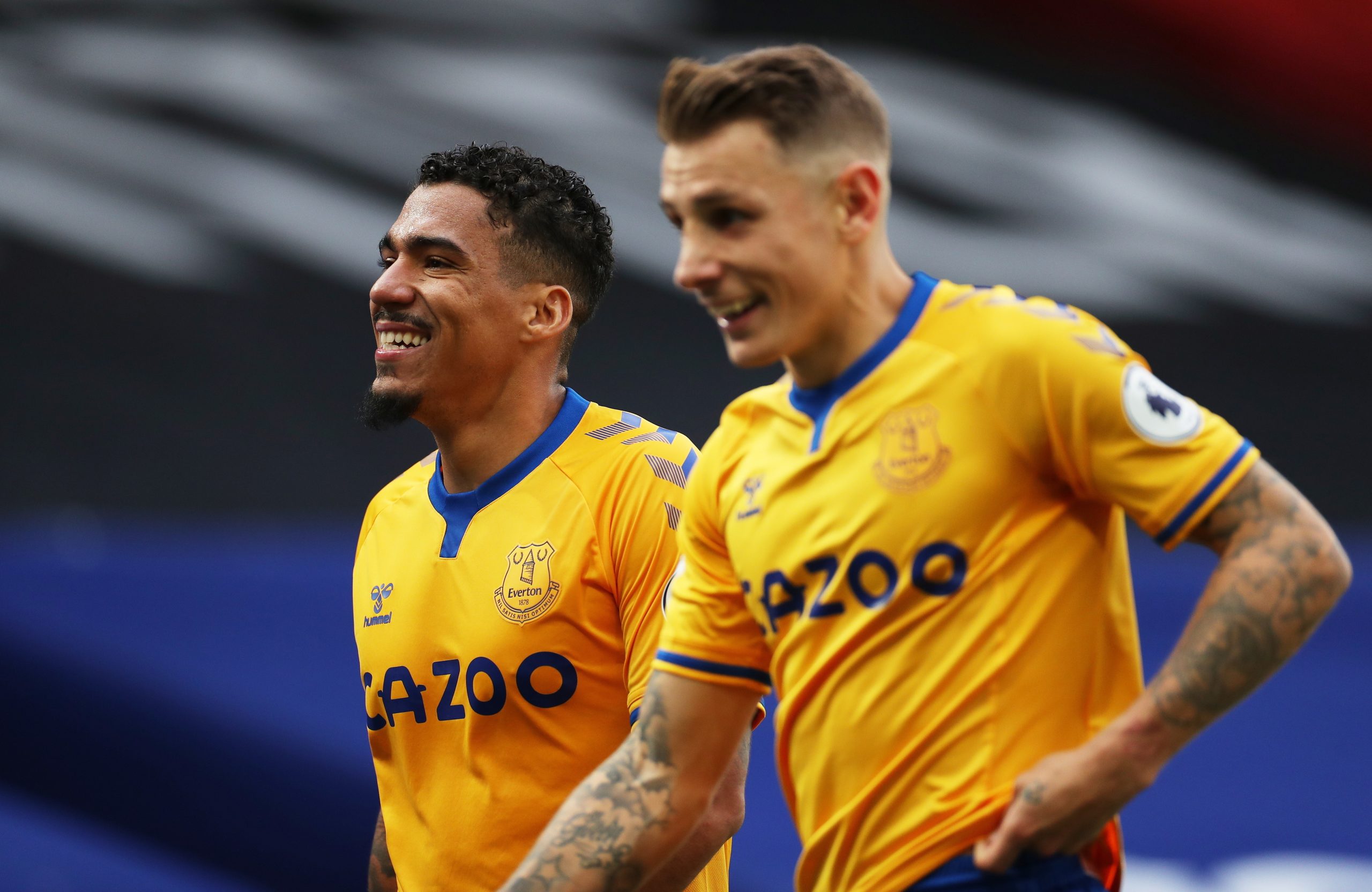 Everton mantém senda vitoriosa e assume liderança da ‘Premier League’