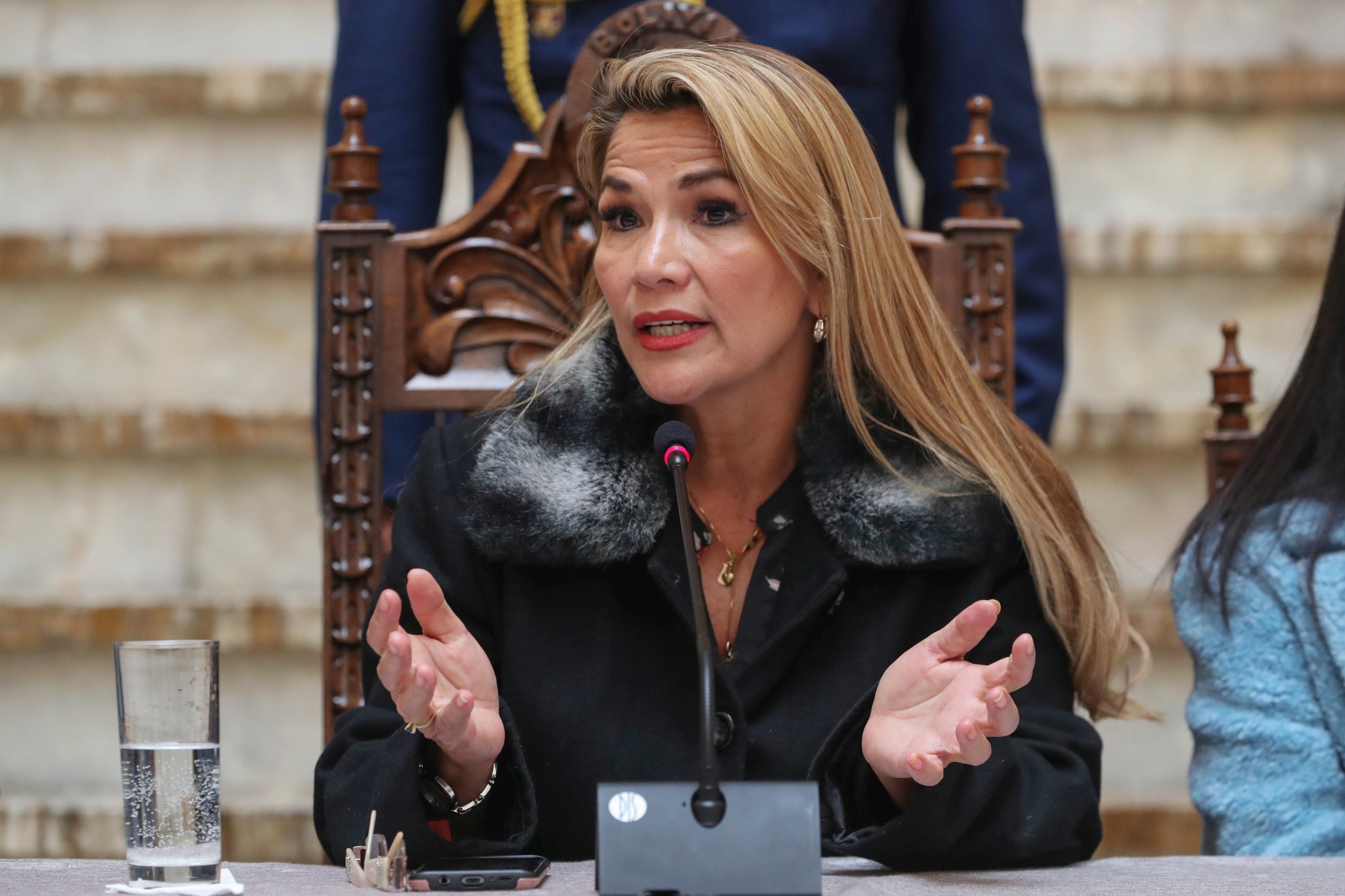Bolívia. Presidente interina promulgou lei para realização de novas eleições