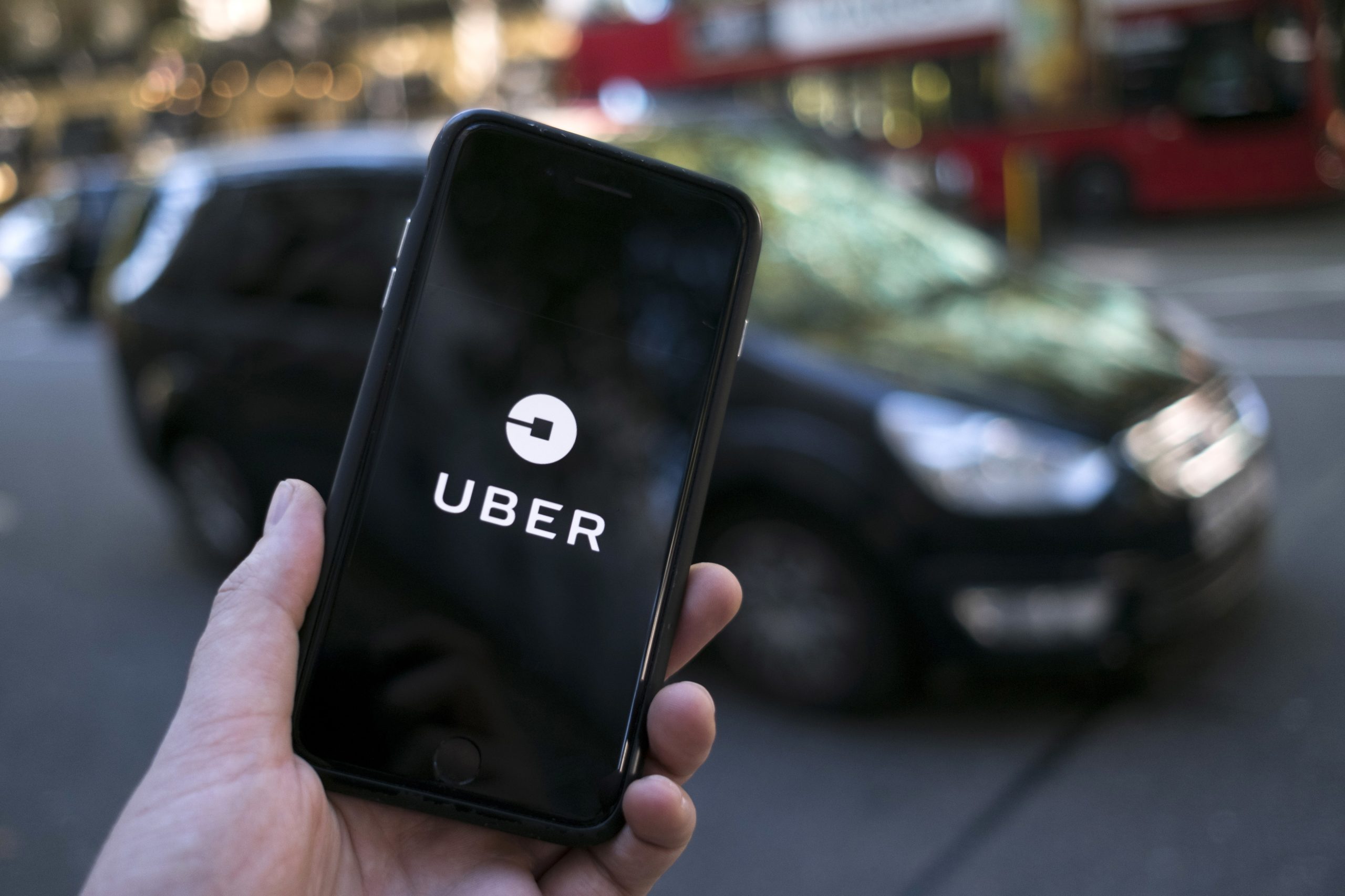 Uber reconhece estatuto de assalariados a motoristas do Reino Unido