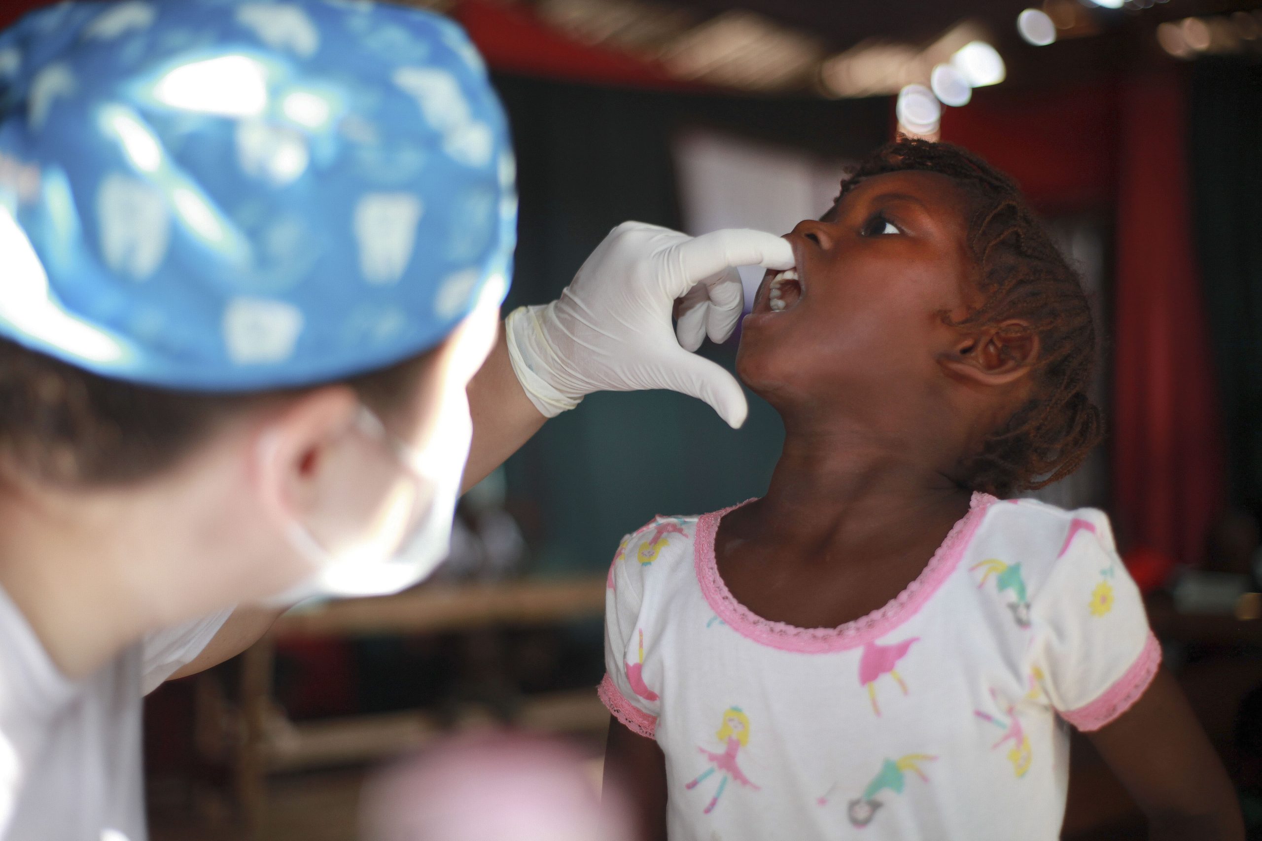 Inês Silva vê 800 dentes por hora na Guiné-Bissau onde escovas e pasta são um luxo