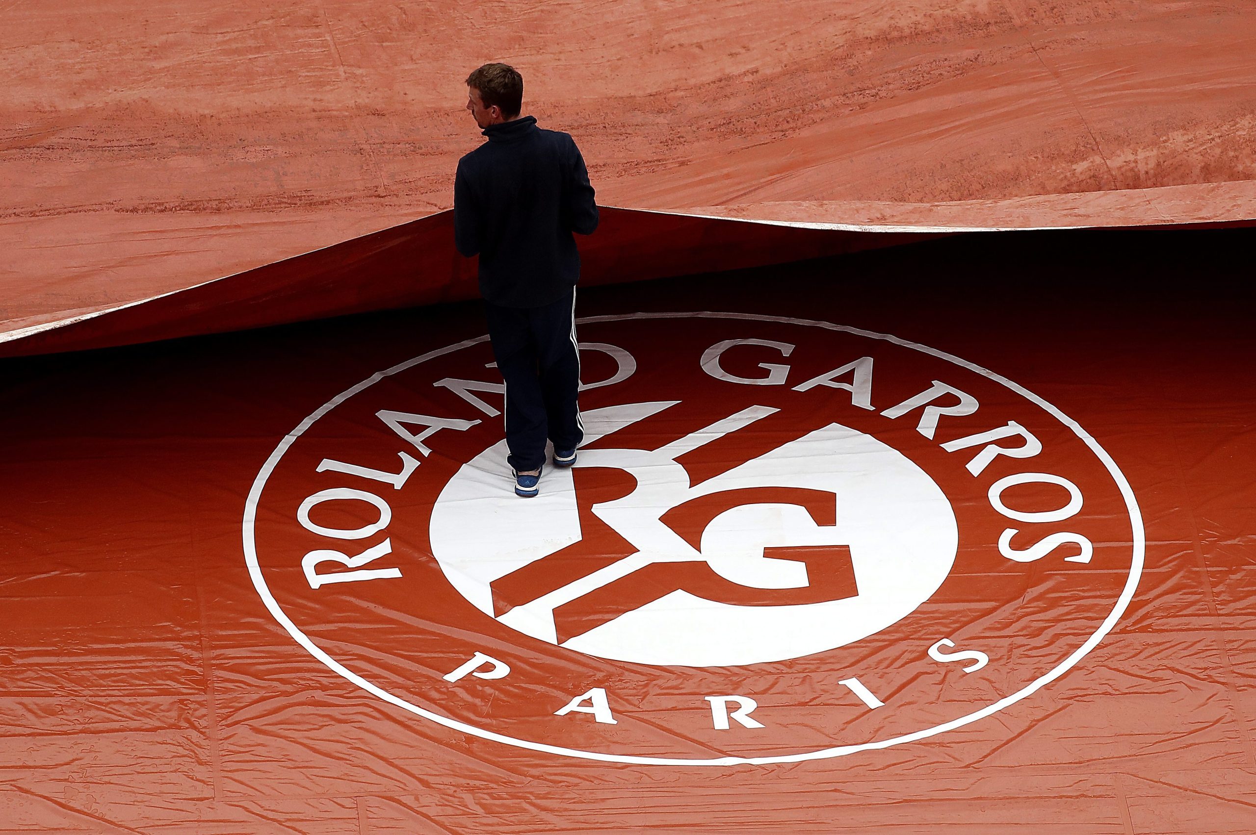 Covid-19: Governo francês reduz lotação diária de Roland Garros para 1.000 pessoas