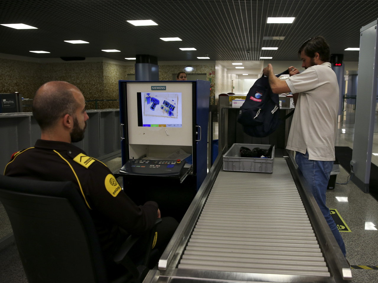 SEF: Três pessoas detidas no Aeroporto do Porto com documentos falsos