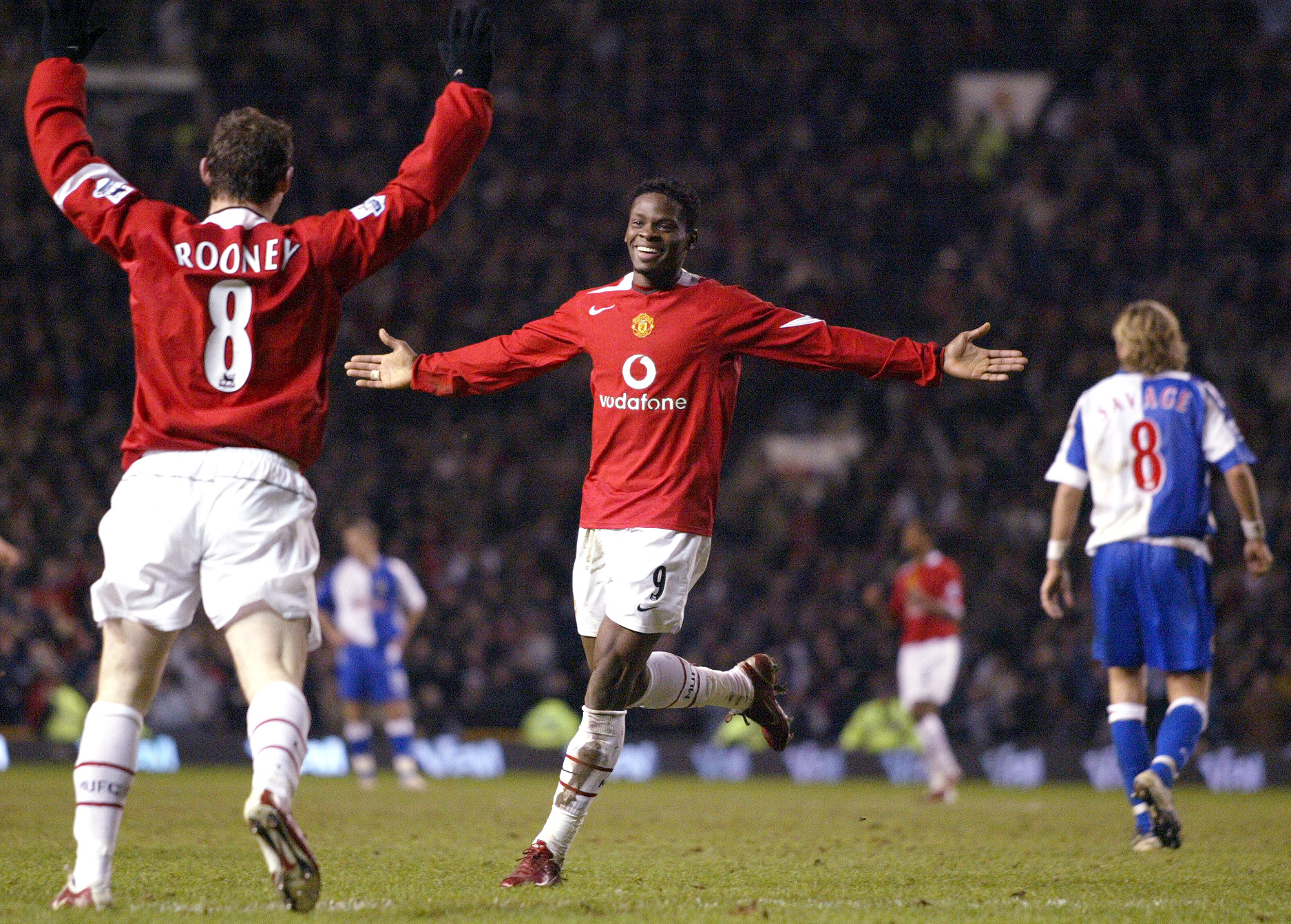 Louis Saha e Wayne Rooney