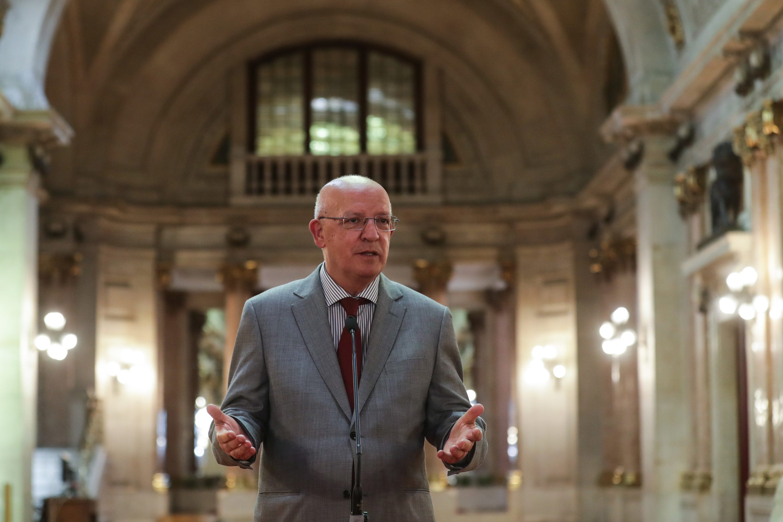 Augusto Santos Silva: “Demissões desgastam o Governo”