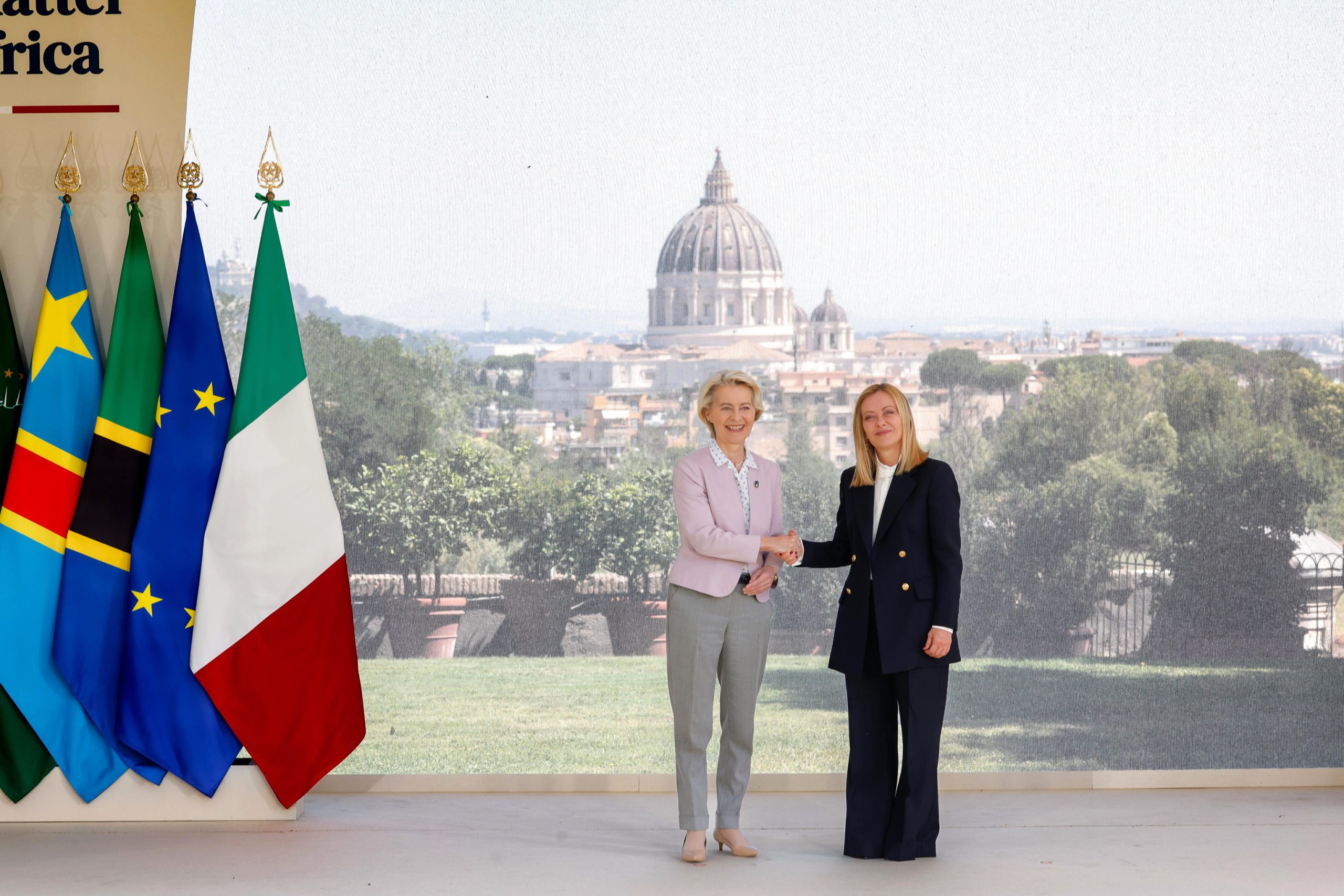 Von der Leyen destaca Corredor do Lobito e cooperação com Angola em cimeira em Roma