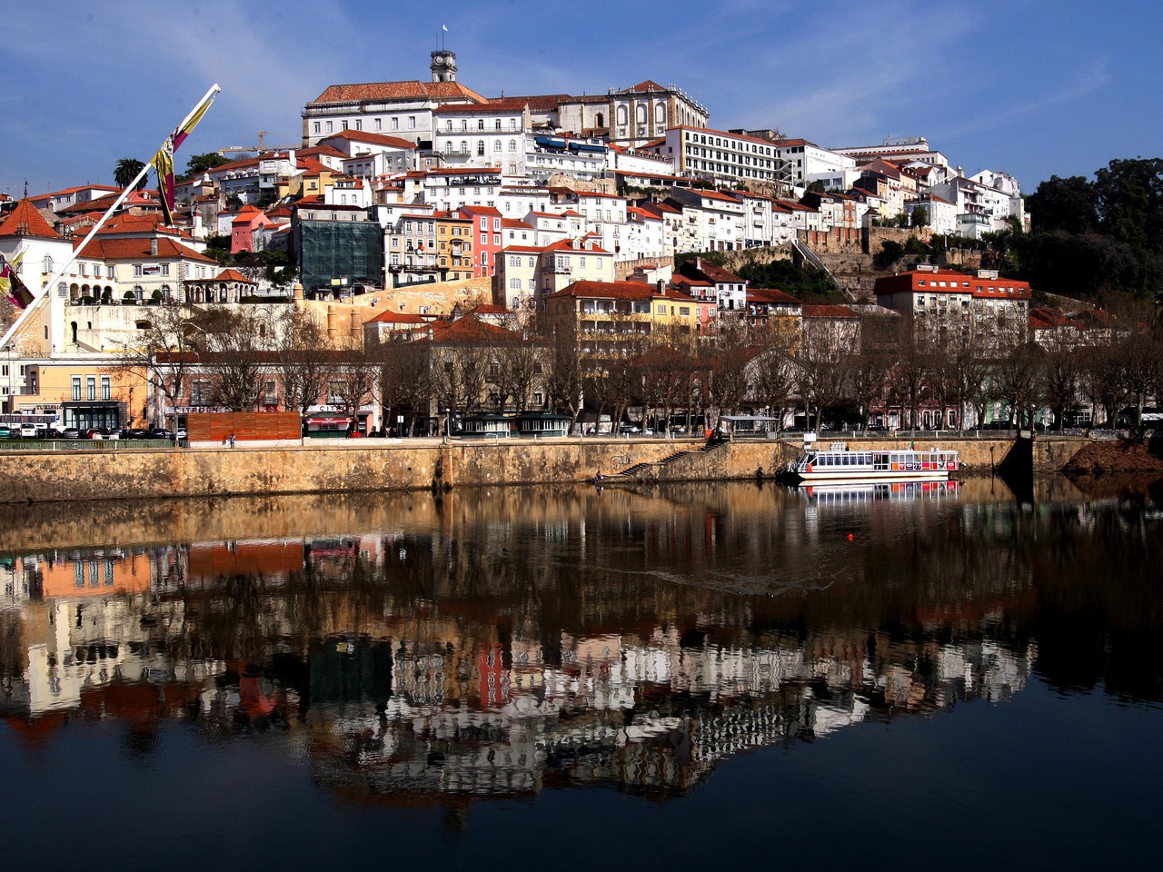 Incêndio em Coimbra leva ao realojamento de 11 estudantes