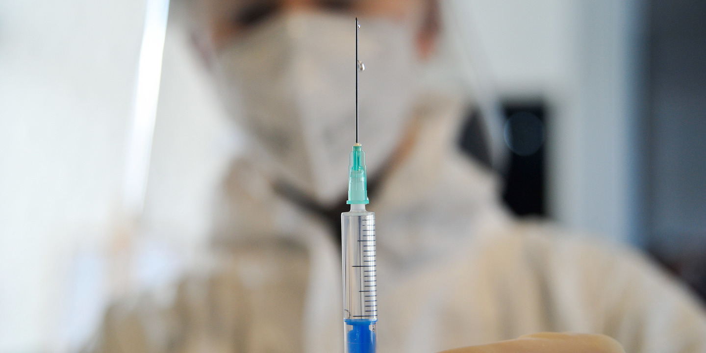 Covid-19: Cientistas da Universidade de Aveiro defendem prioridade da vacinação a “super disseminadores”