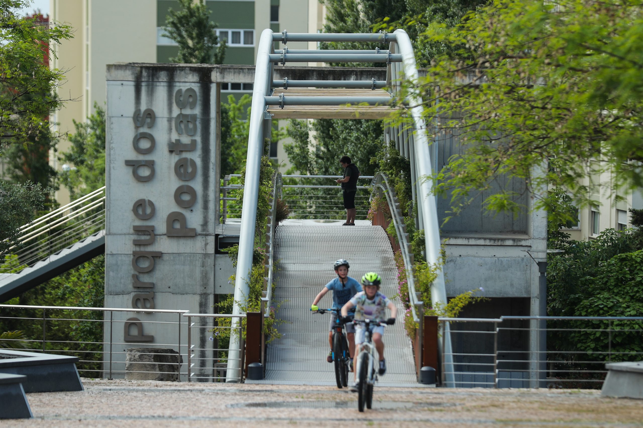 Covid-19: Portões do Parque dos Poetas reabrem mas com poucas pessoas no interior