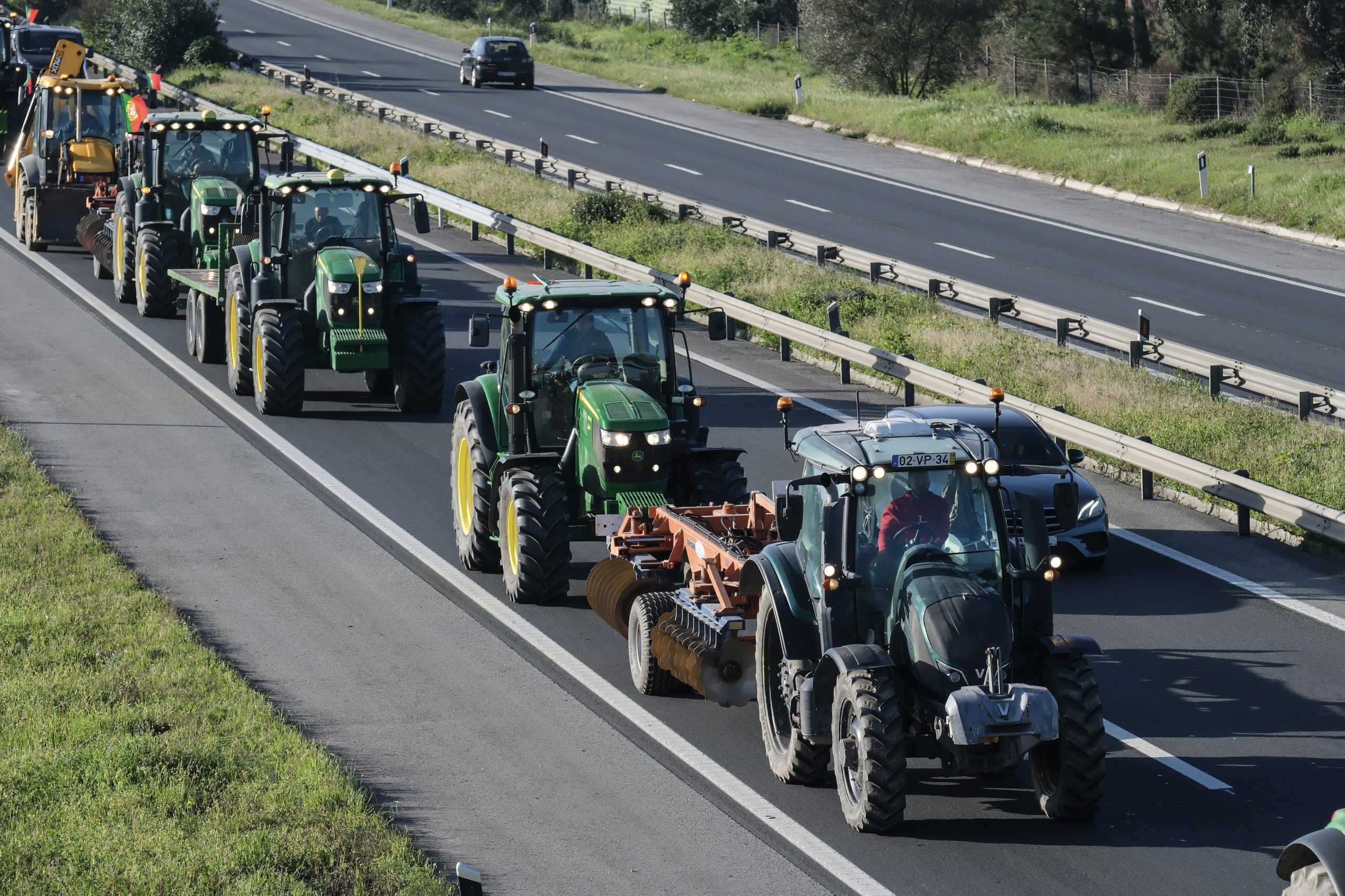 Manifestantes deixam Coimbra depois de reunião com a ministra. Em Vila Real, agricultores voltam à rua quarta-feira