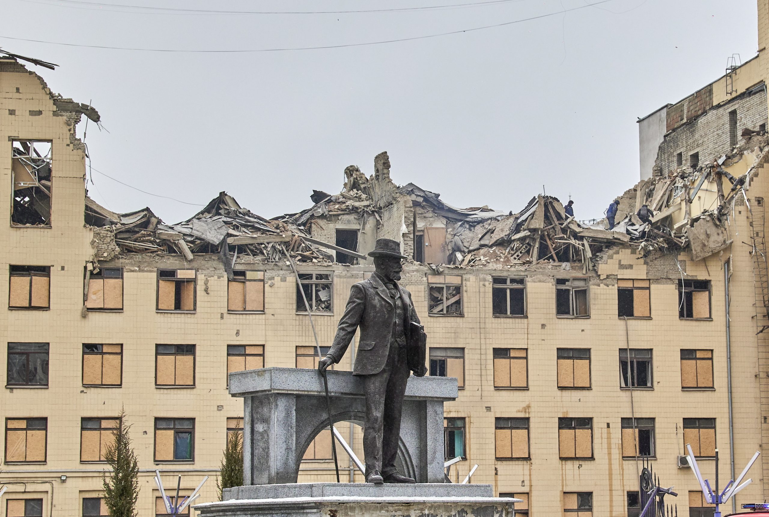 Um morto e 27 feridos em ataque russo a Kharkiv e Odessa