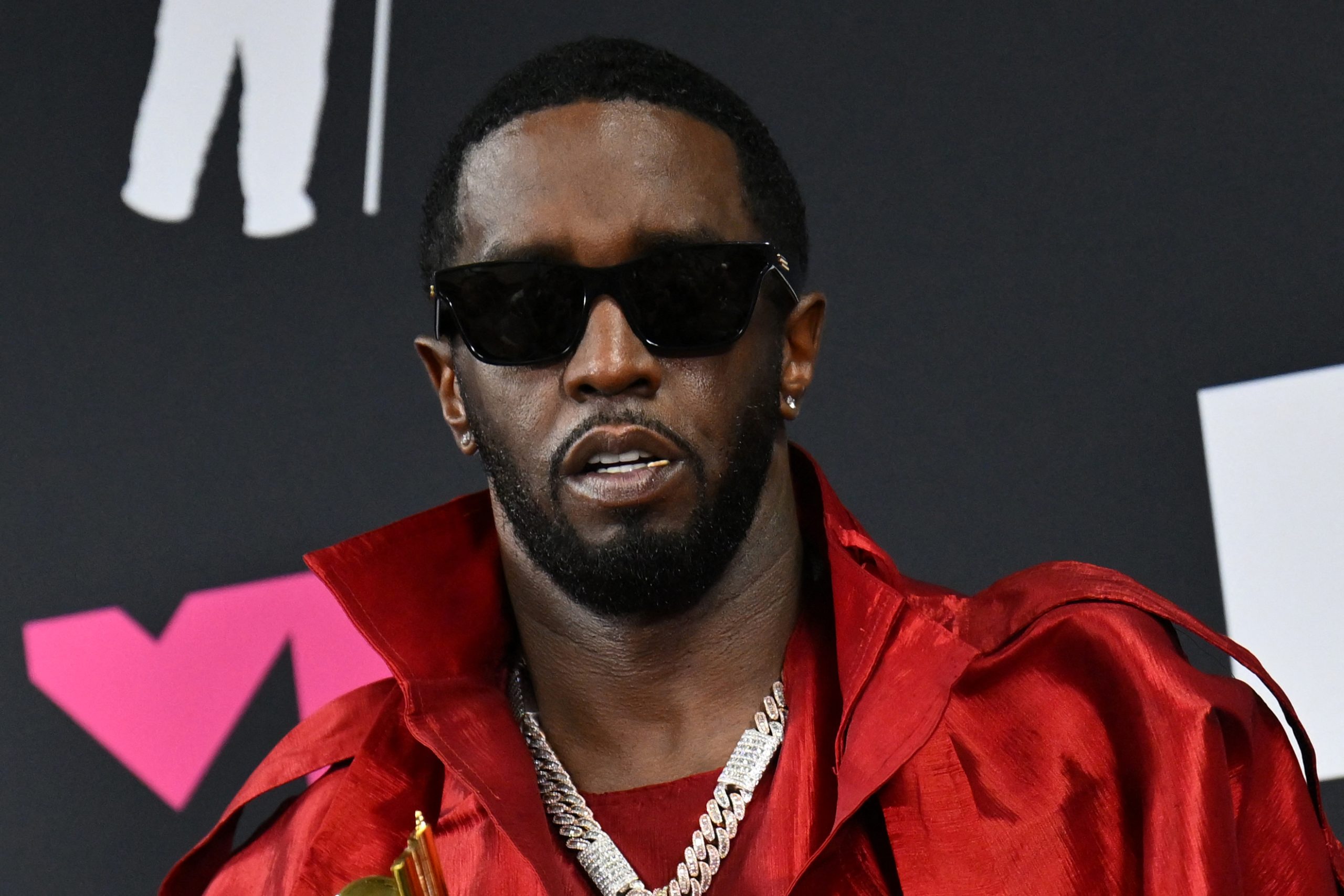 Mulher testemunha que Sean ‘Diddy’ Combs a pendurou numa varanda