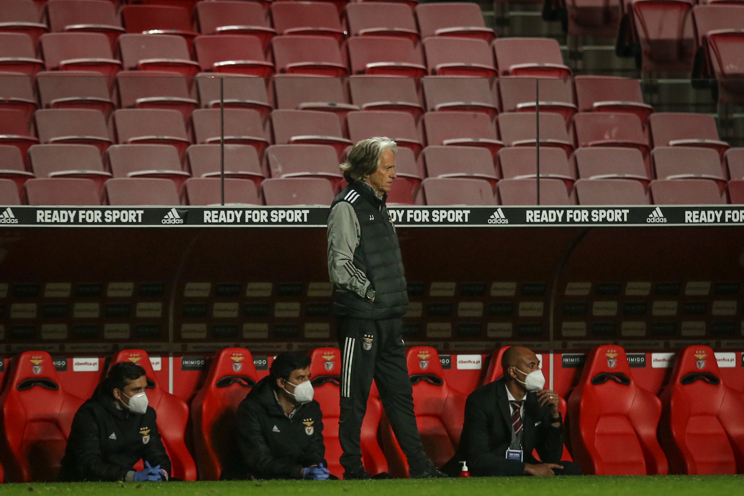 Benfica, já com Jorge Jesus no banco, procura colar-se ao SC Braga