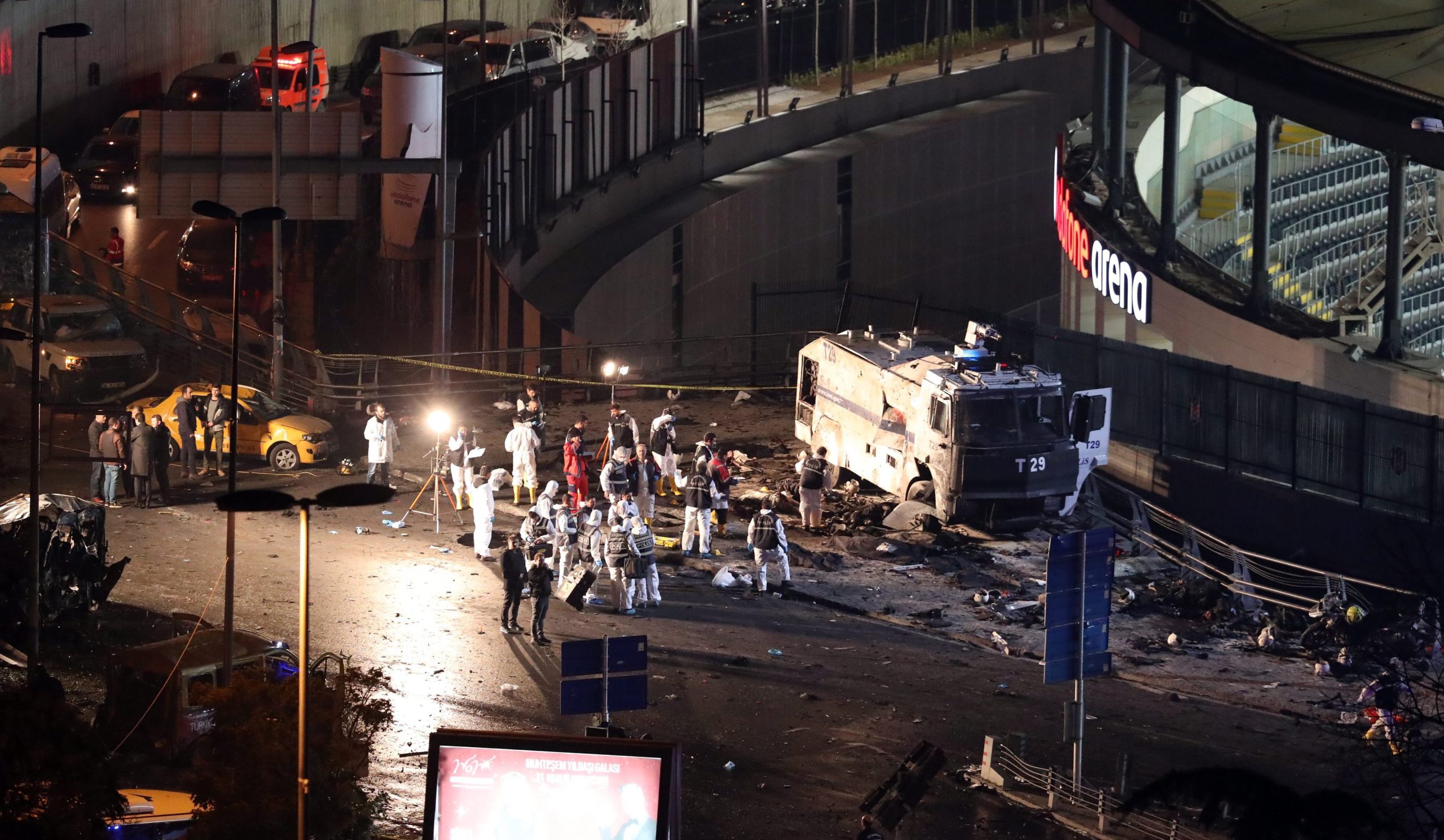 Duas explosões junto ao estádio do Besiktas fazem 38 mortos e 155 feridos