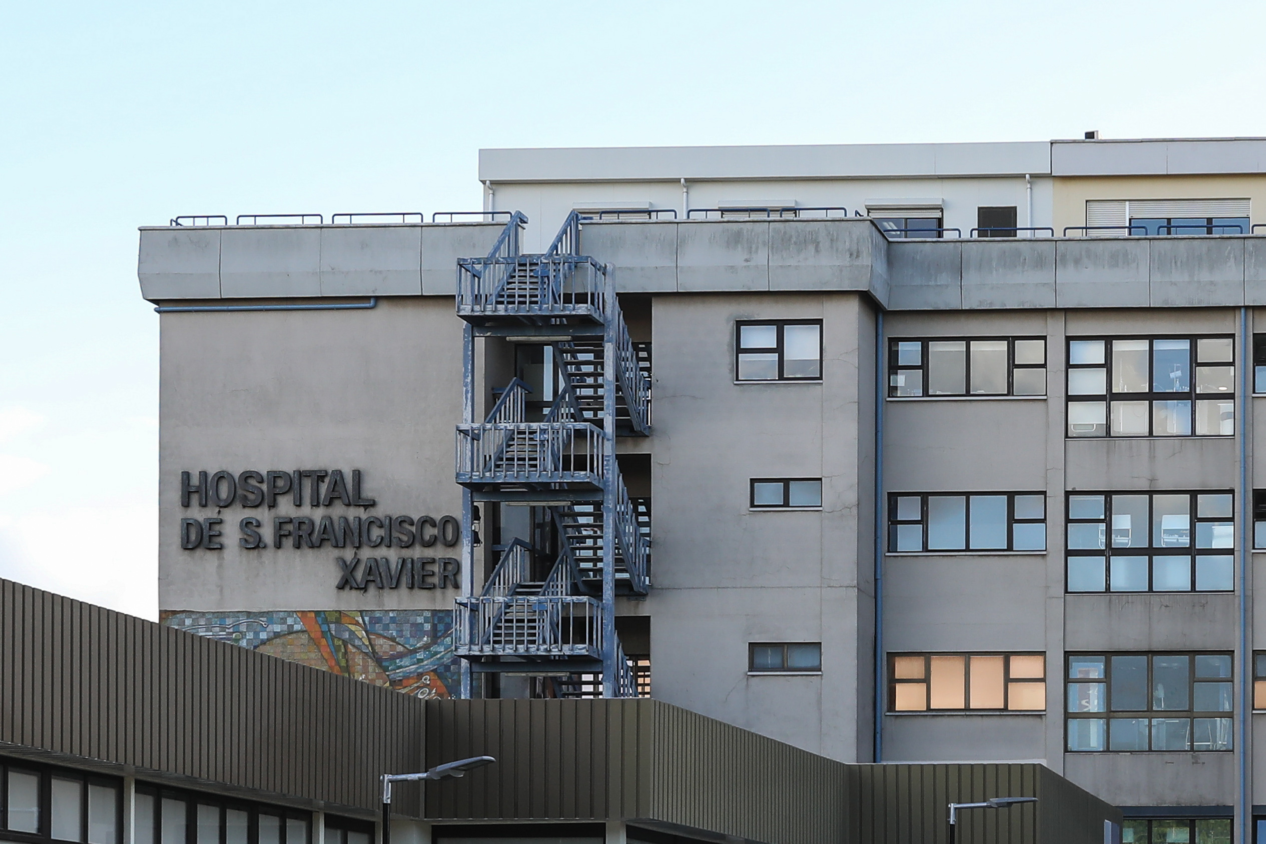 Legionella: Centro Hospitalar rejeita falta de investimentos como causa do surto