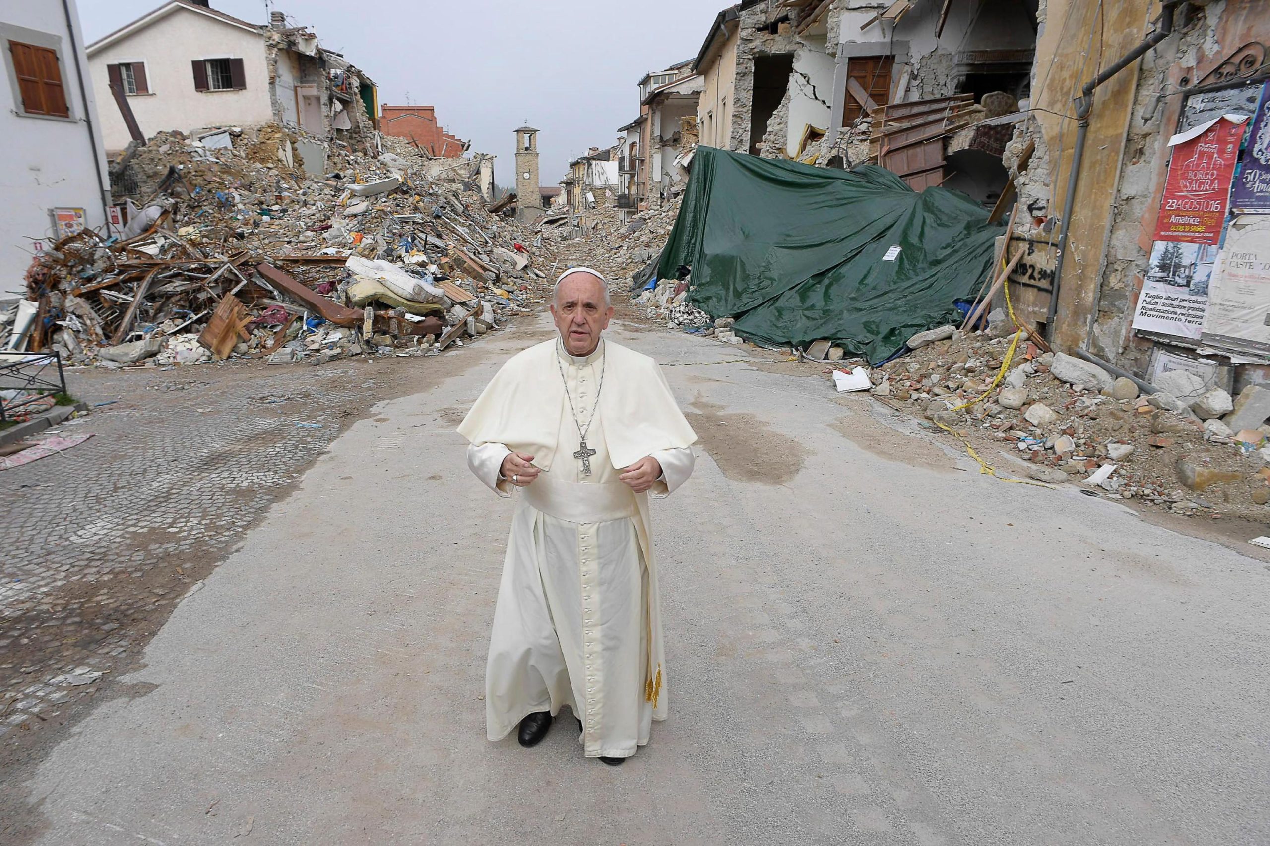 Papa faz visita surpresa a Amatrice