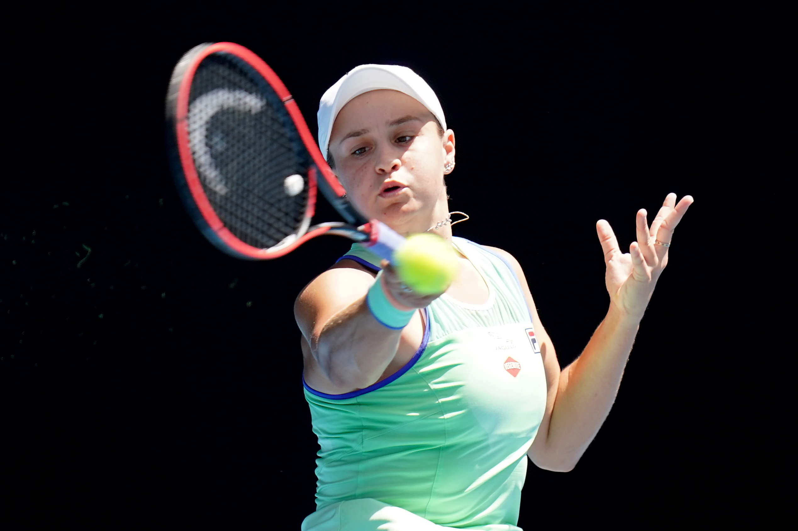 Open da Austrália: Ashleigh Barty garante lugar nas ‘meias’ ao vencer Petra Kvitova