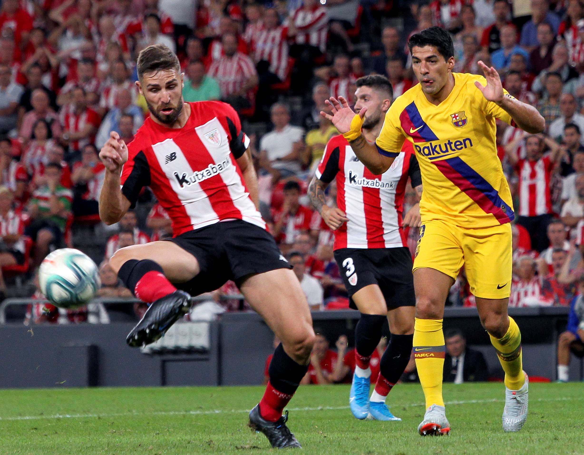 Luis Suárez tem lesão muscular e desfalca FC Barcelona