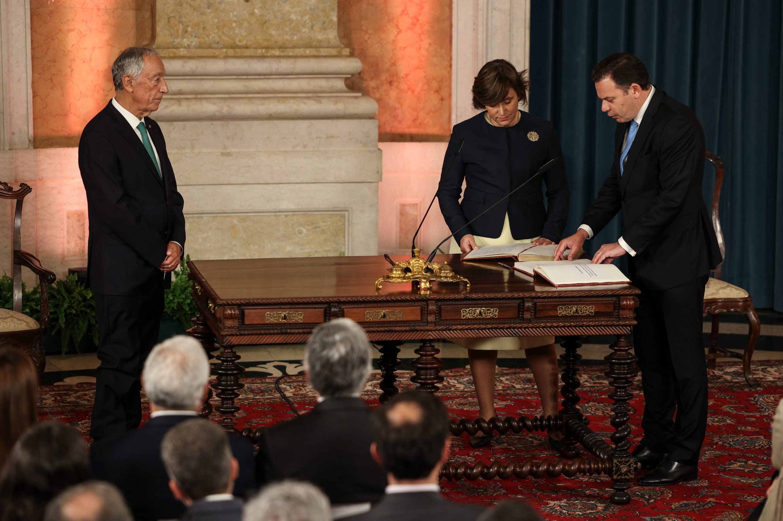 Página oficial do novo governo recupera anterior logótipo