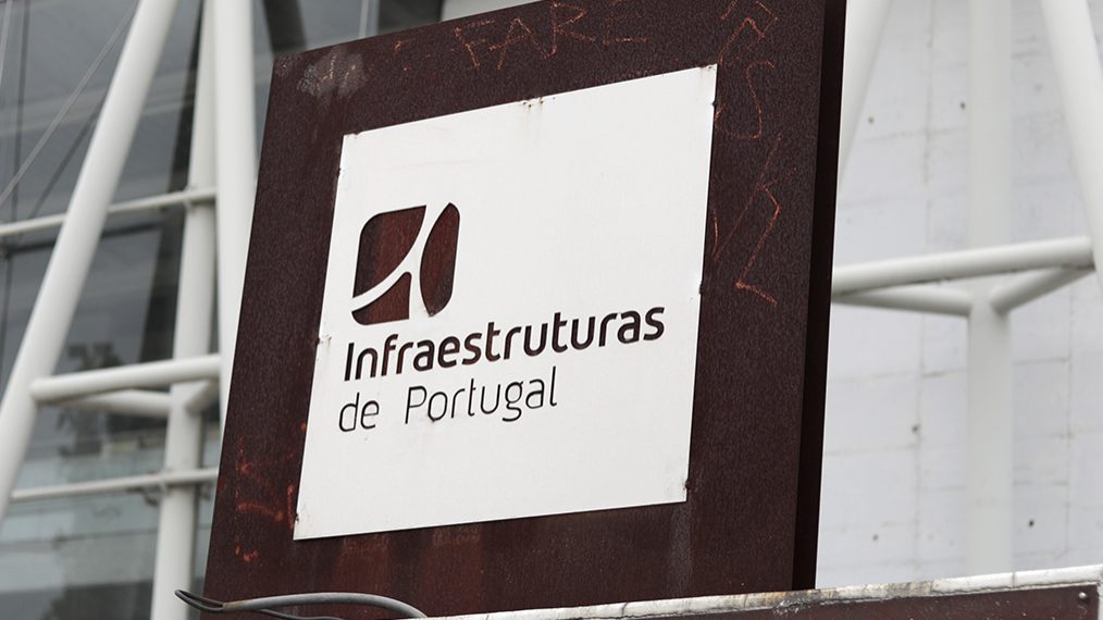 Há mais de um ano que a gestora de linhas e estradas espera por nova liderança