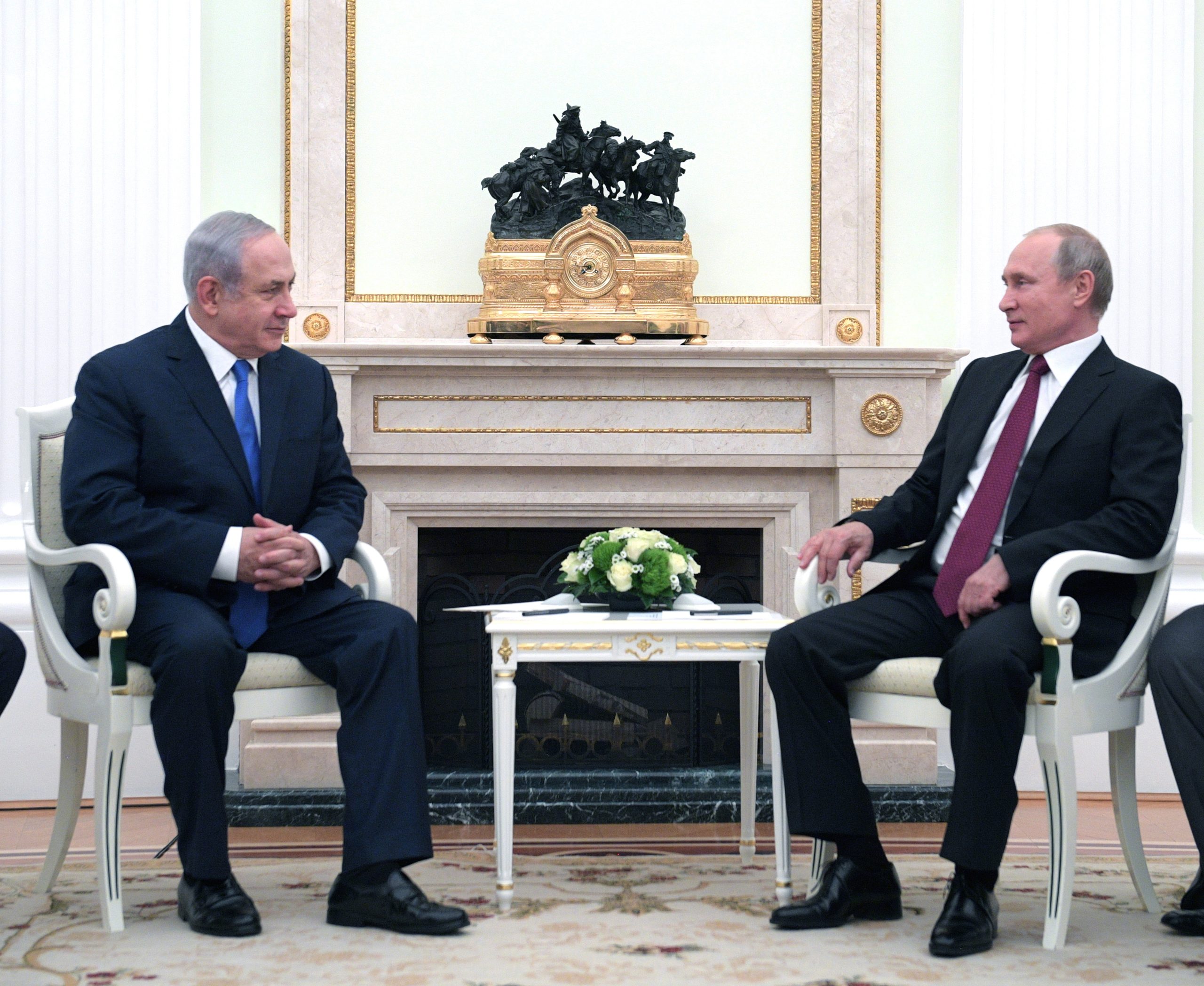 Putin e Netanyahu reúnem-se em Moscovo para abordar mecanismos de coordenação na Síria