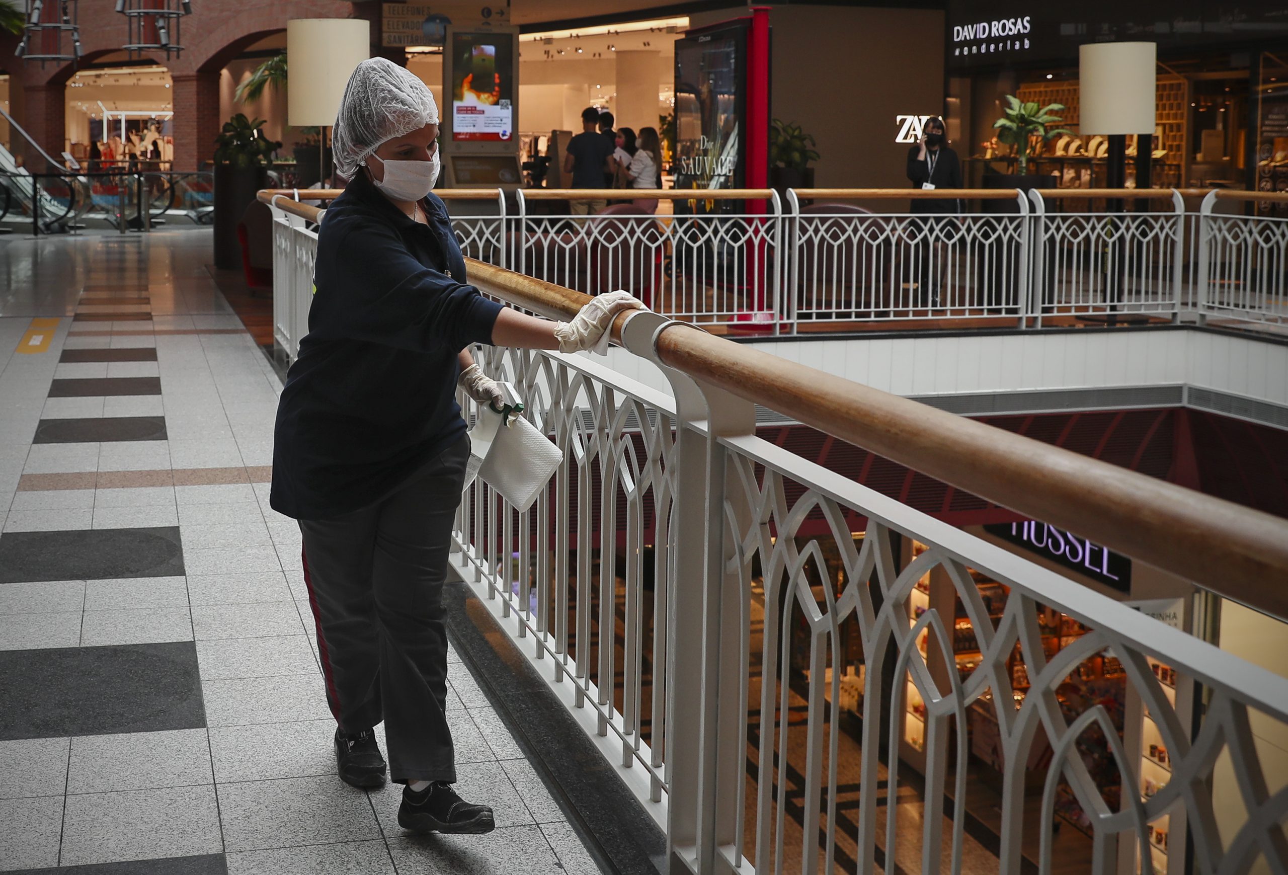 Parlamento cancela rendas mínimas em centros comerciais até março de 2021