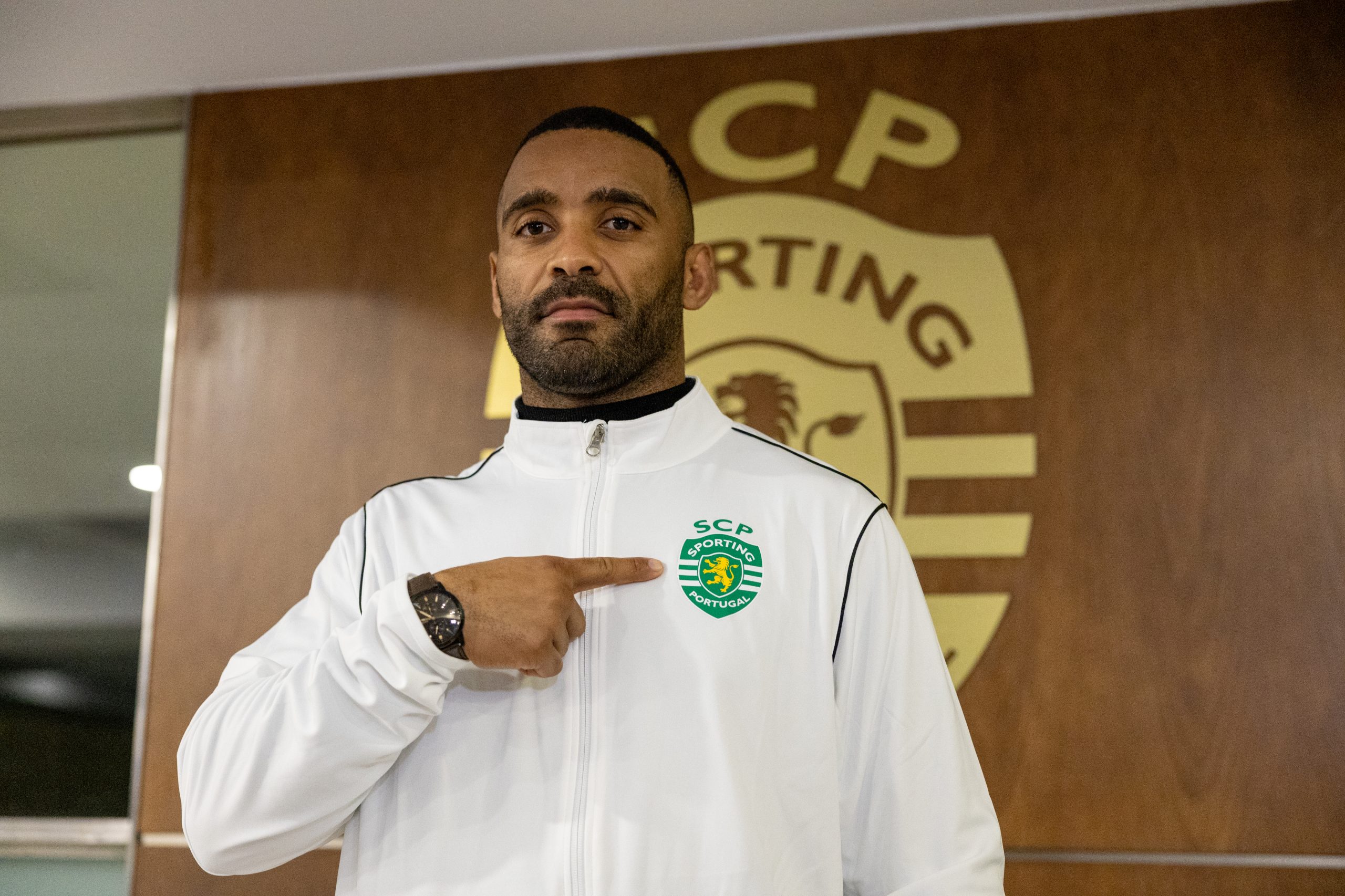 Boxe: Octávio Pudivitr ligado ao Sporting por um ano. Contrato com o clube do coração