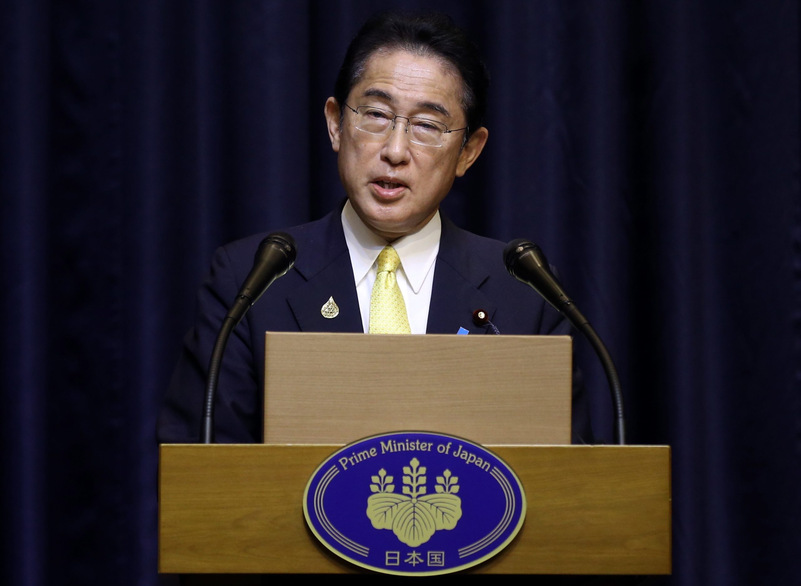 Primeiro-ministro do Japão demite terceiro ministro num mês