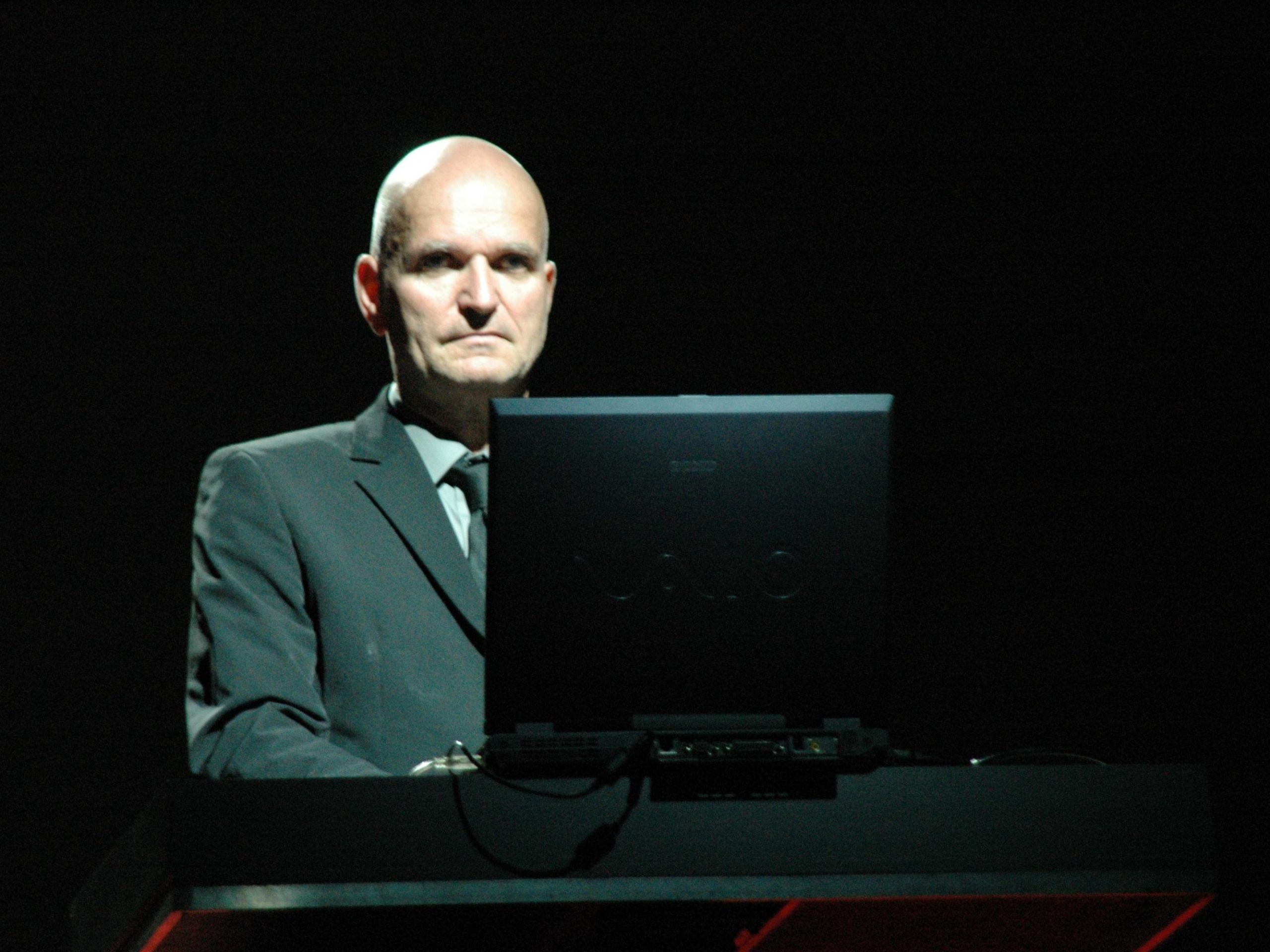 Morreu Florian Schneider, um dos fundadores da banda de eletrónica alemã Kraftwerk