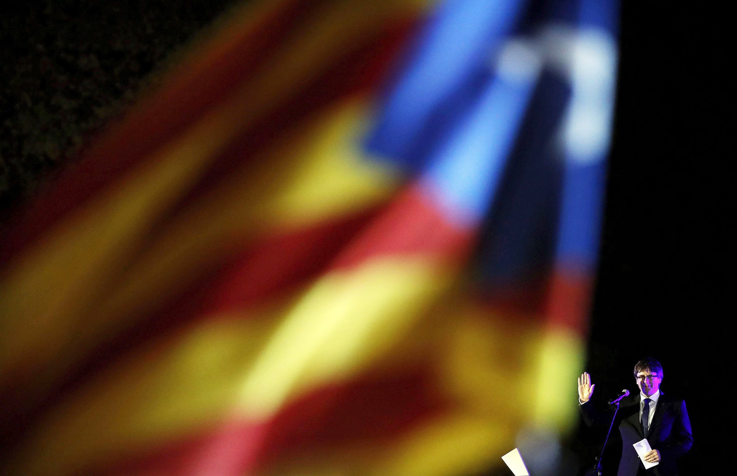 Carles Puigdemont pede mediação internacional no conflito com Madrid
