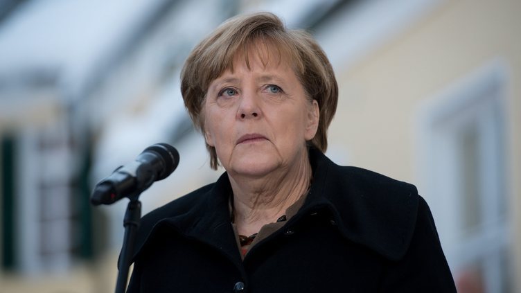 Merkel confirma. Quer quarto mandato para “defender” os “valores” democráticos