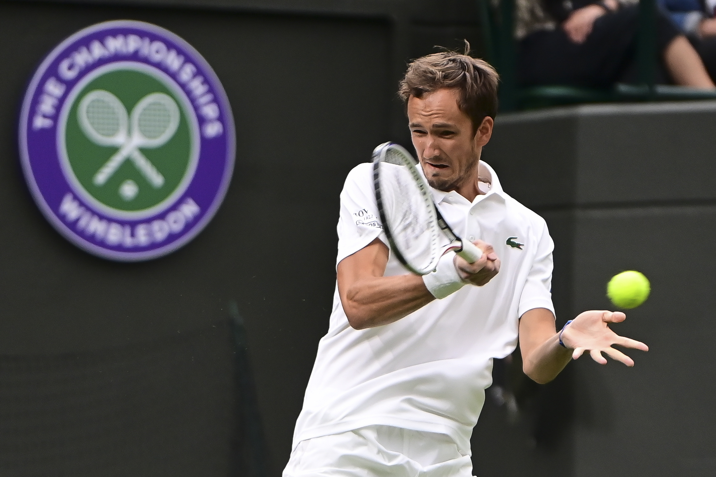 Ténis: Wimbledon proíbe russos de jogar, Kremlin considera “inaceitável”