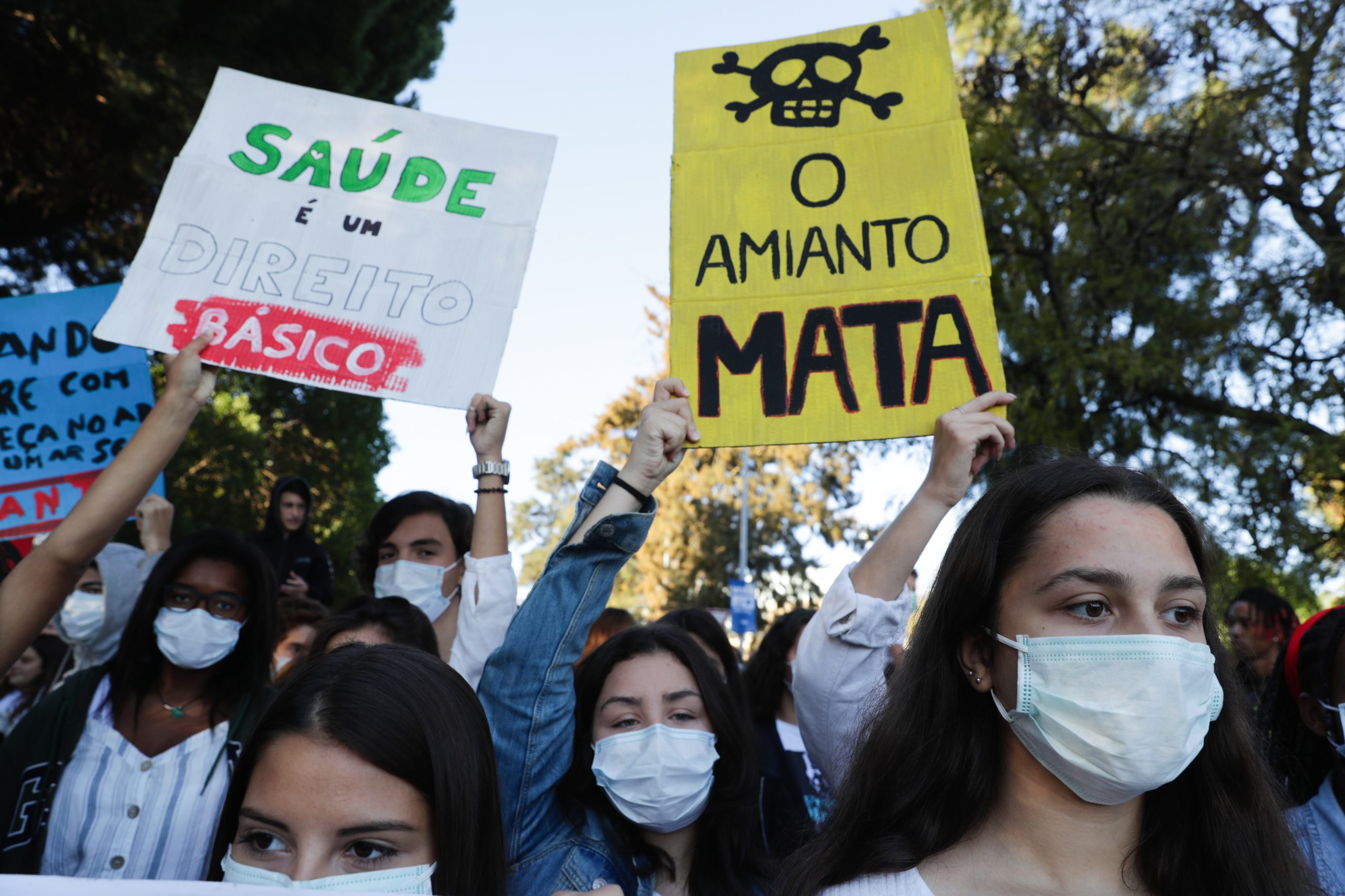 Loures acusa Governo de mentir sobre o financiamento da retirada do amianto das escolas