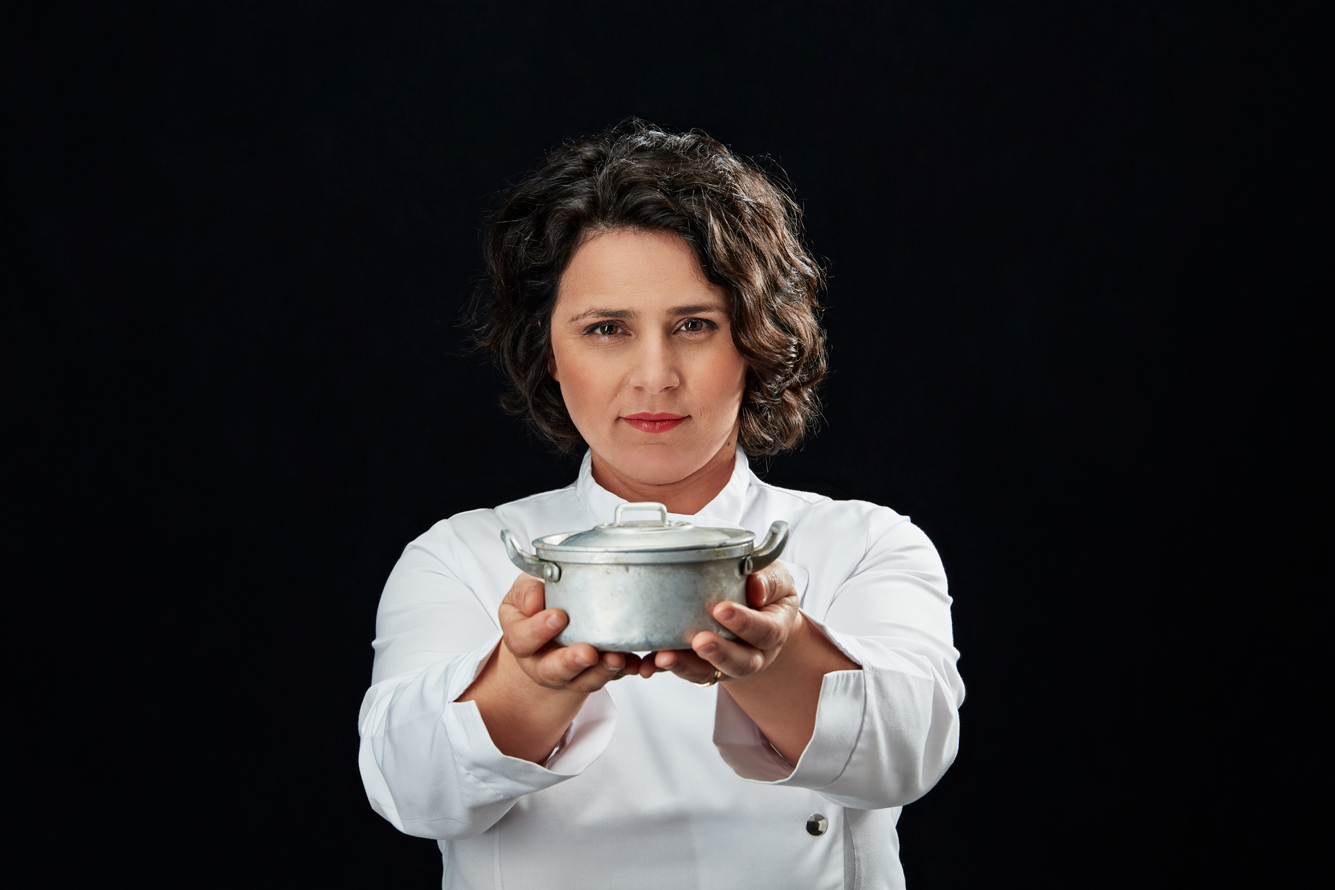 “Ainda há abuso físico nas cozinhas, assédio e entrevistas em que perguntam ‘vais ser mãe?’”
