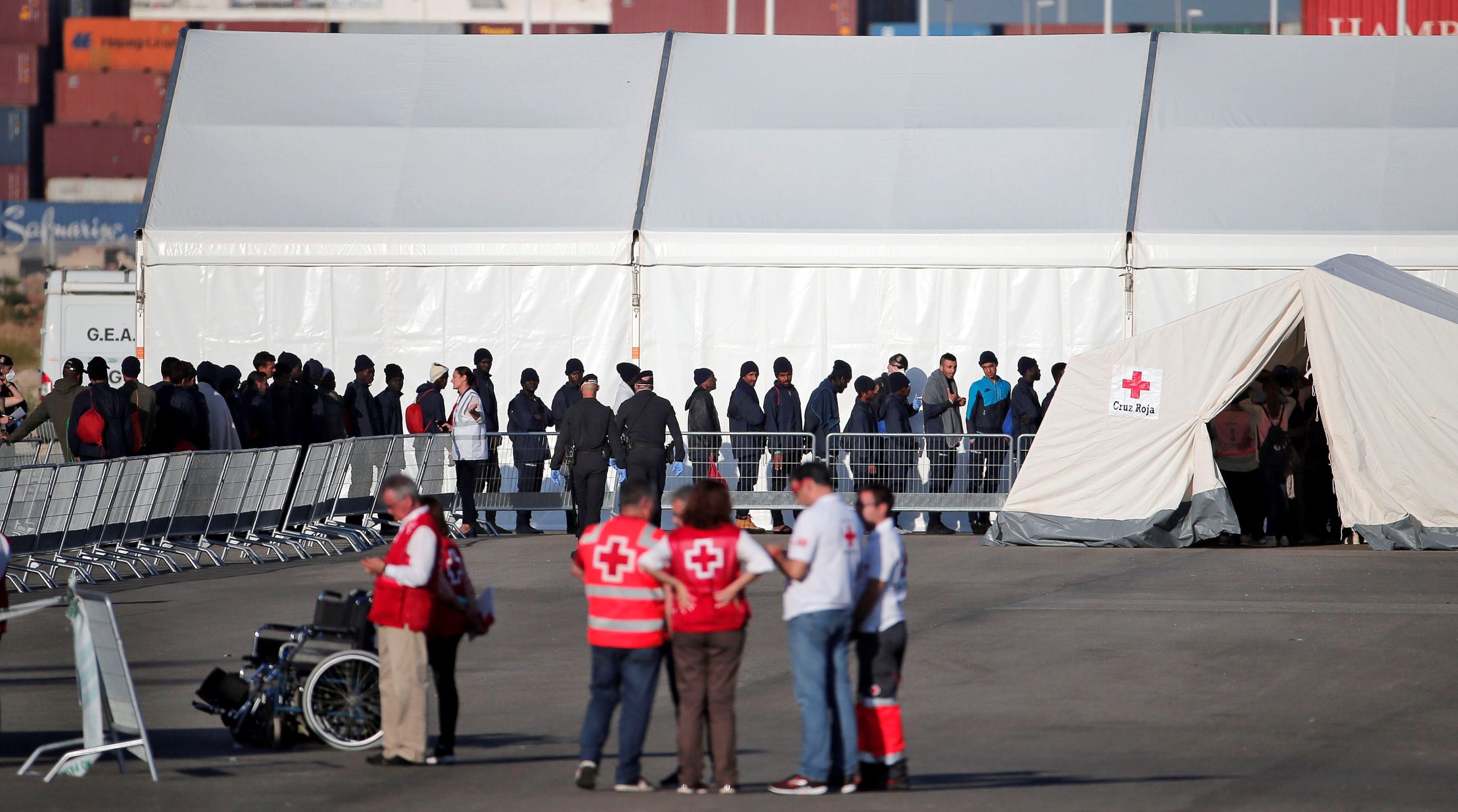 Metade dos migrantes do ‘Aquarius’ quer refúgio em França