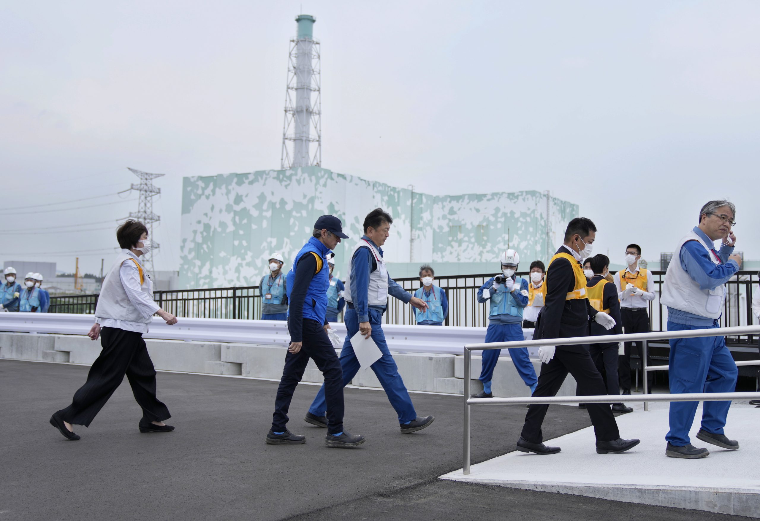 Plano de descarga da central nuclear de Fukushima causa alarme