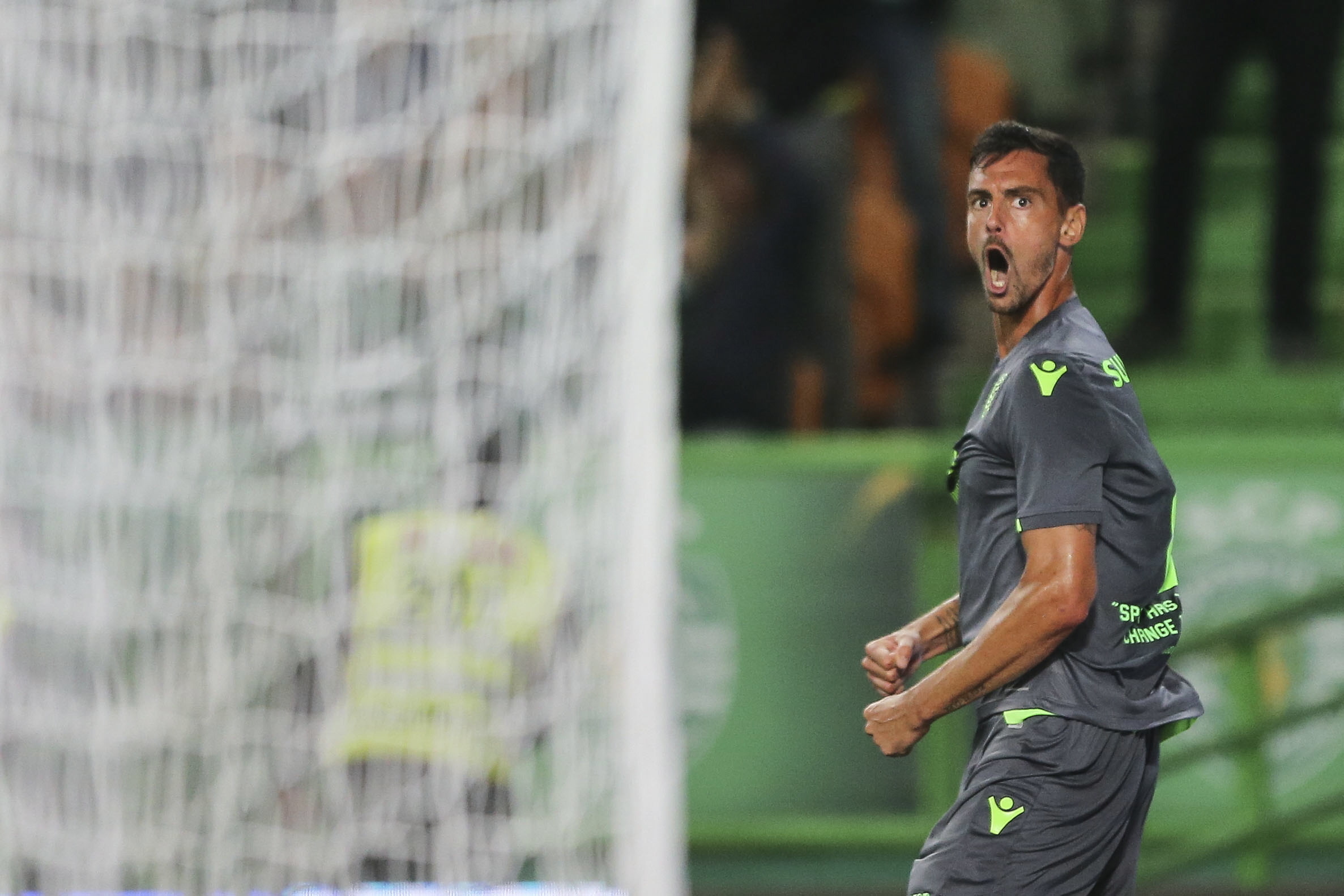 Central André Pinto reforça Farense até final da época