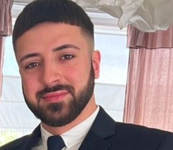 Polícia de Londres procura homem armado com uma besta suspeito de matar família de comentador da BBC