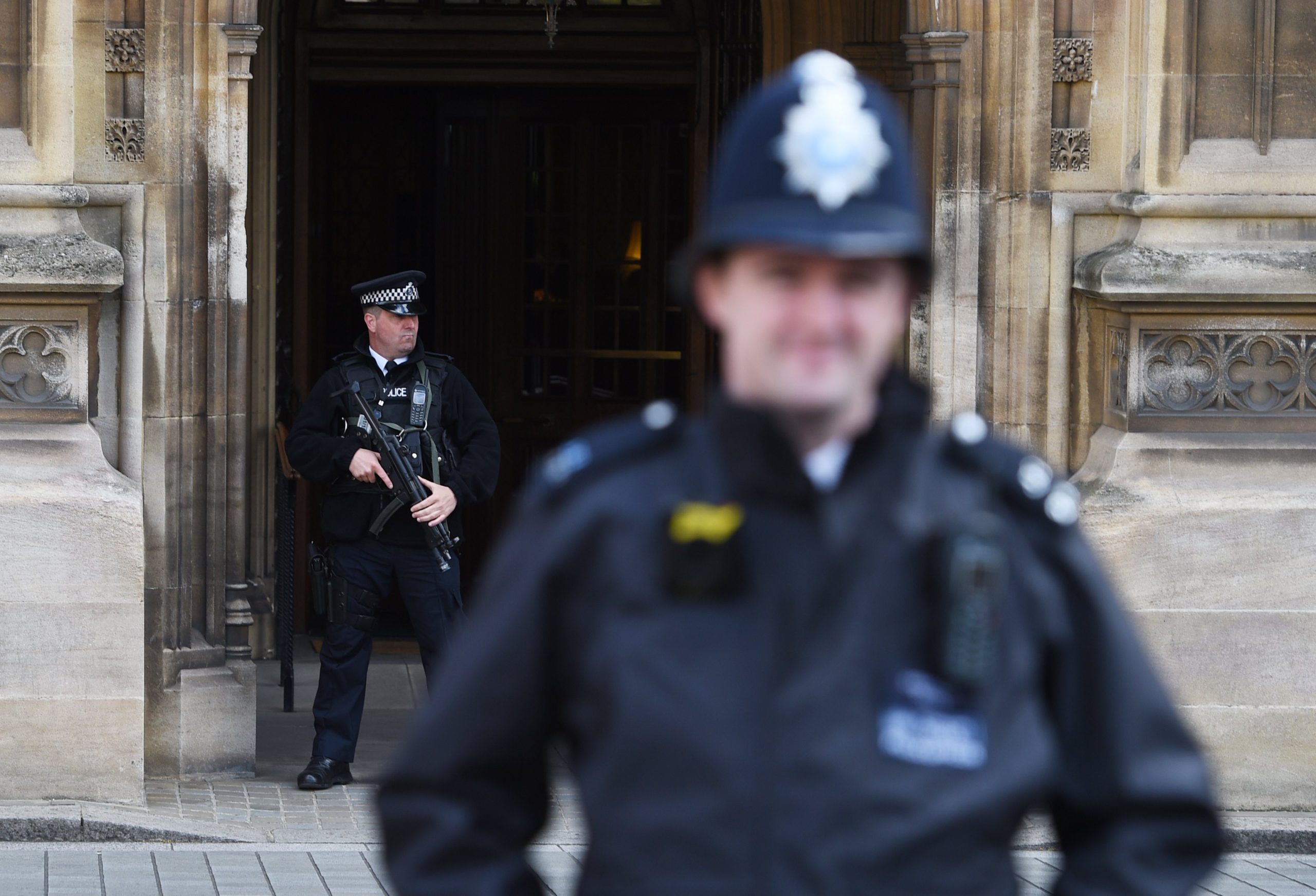 Polícia indica que homem detido em Londres é suspeito de planear ataque terrorista