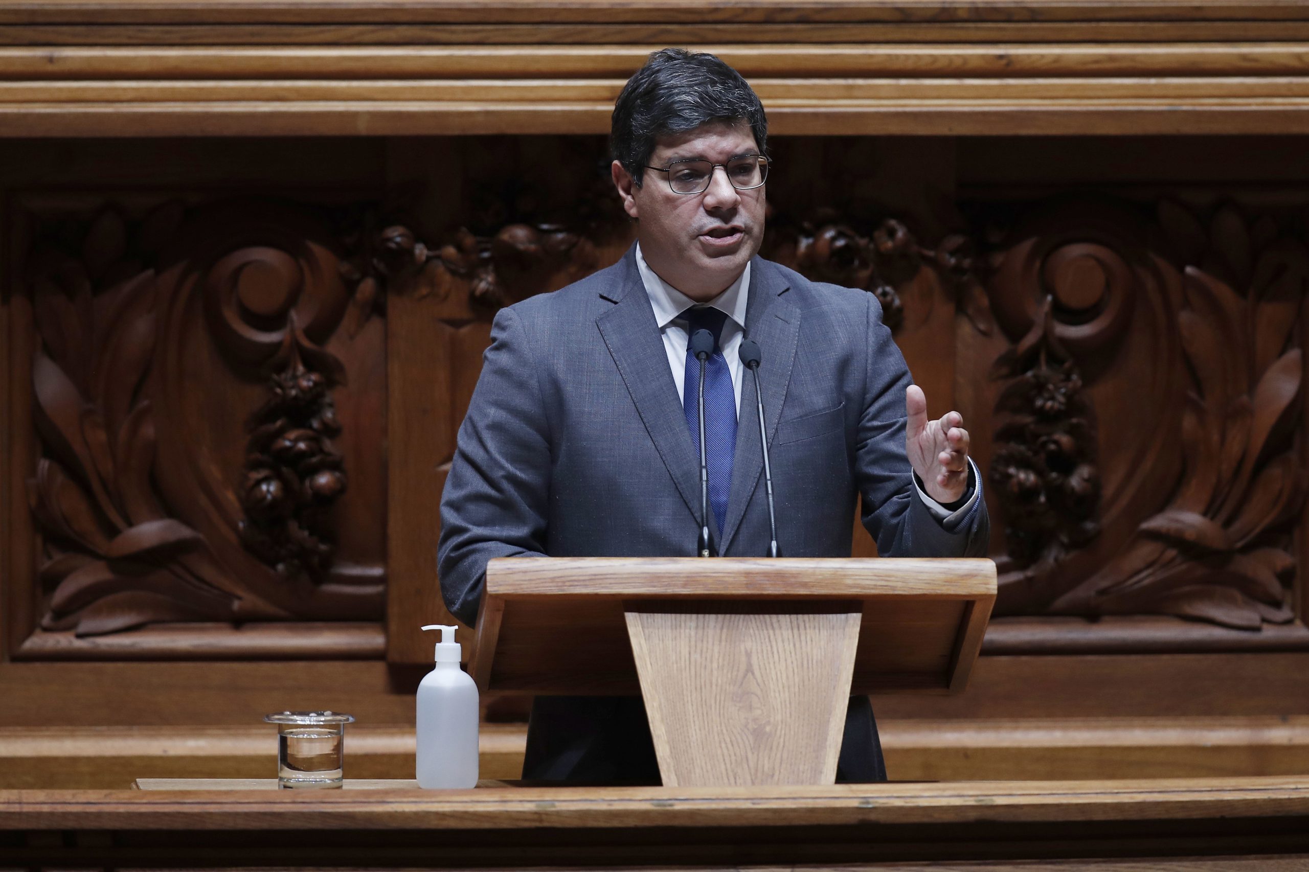 PSD quer reescrever história do Banif e há nova frente de combate contra o Governo, diz líder parlamentar do PS