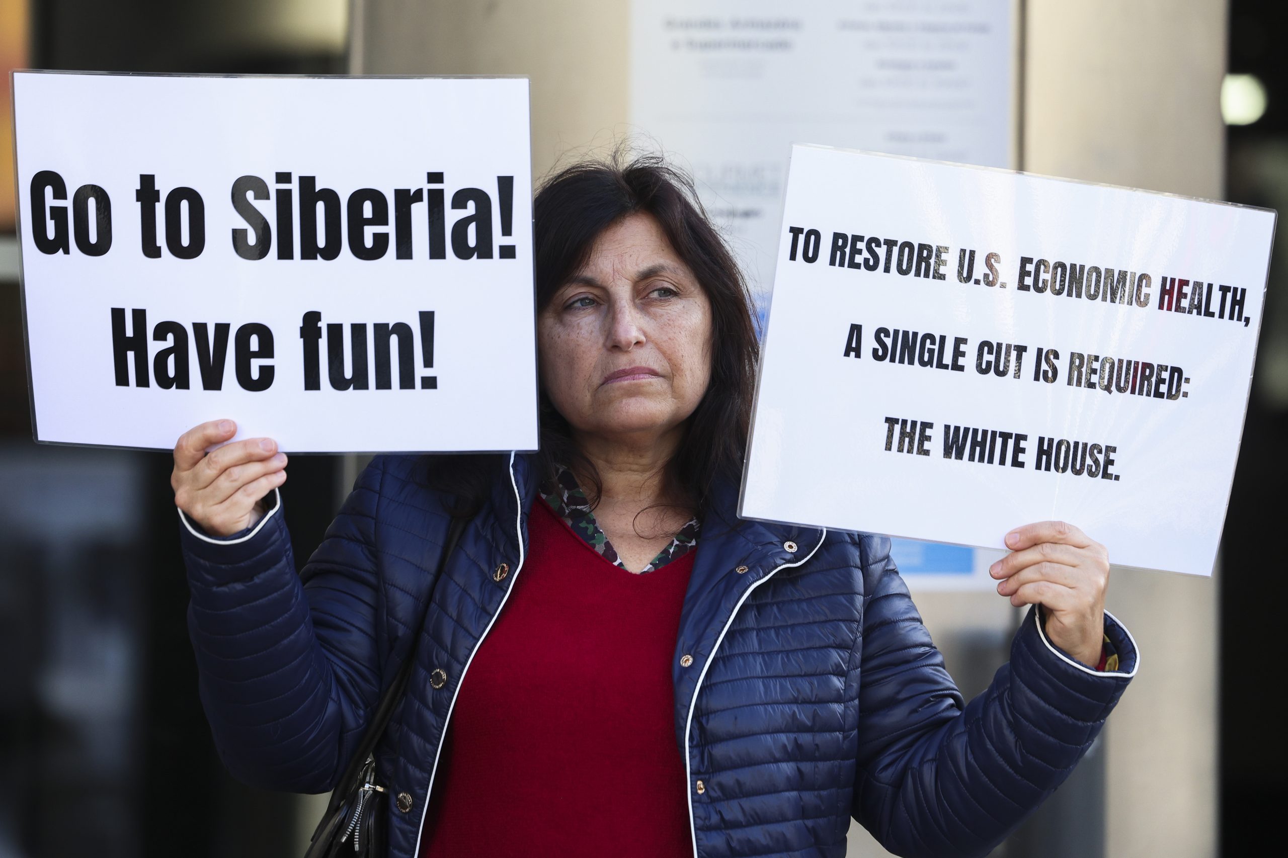 “Go to Siberia! Have fun!”: protesto contra Musk, em Lisboa, junta apenas 10 pessoas