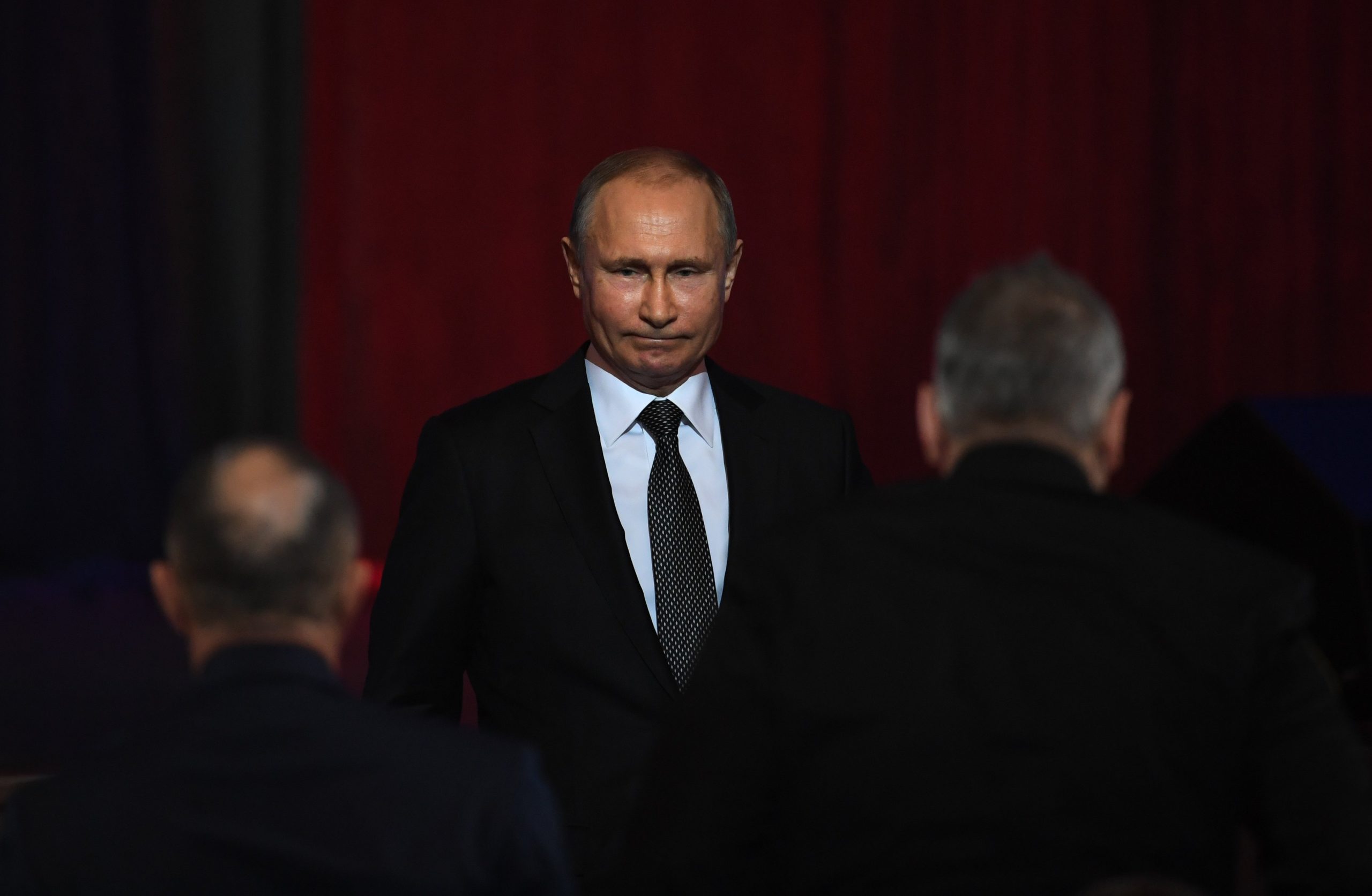 Vladimir Putin promete continuar a defesa da honra do desporto da Rússia