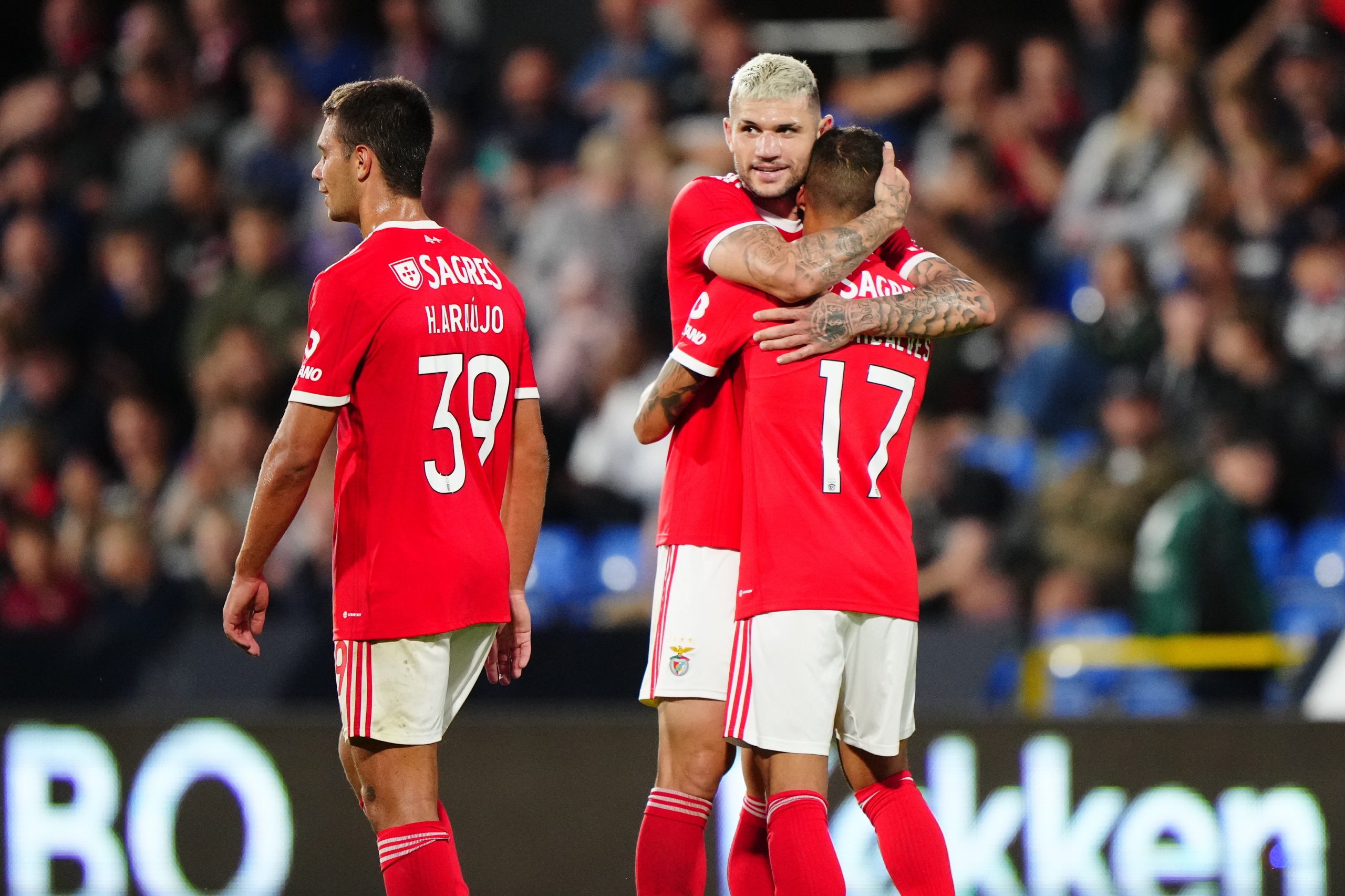 Benfica e Sporting entram em campo frente aos ‘promovidos’ Casa Pia e Rio Ave