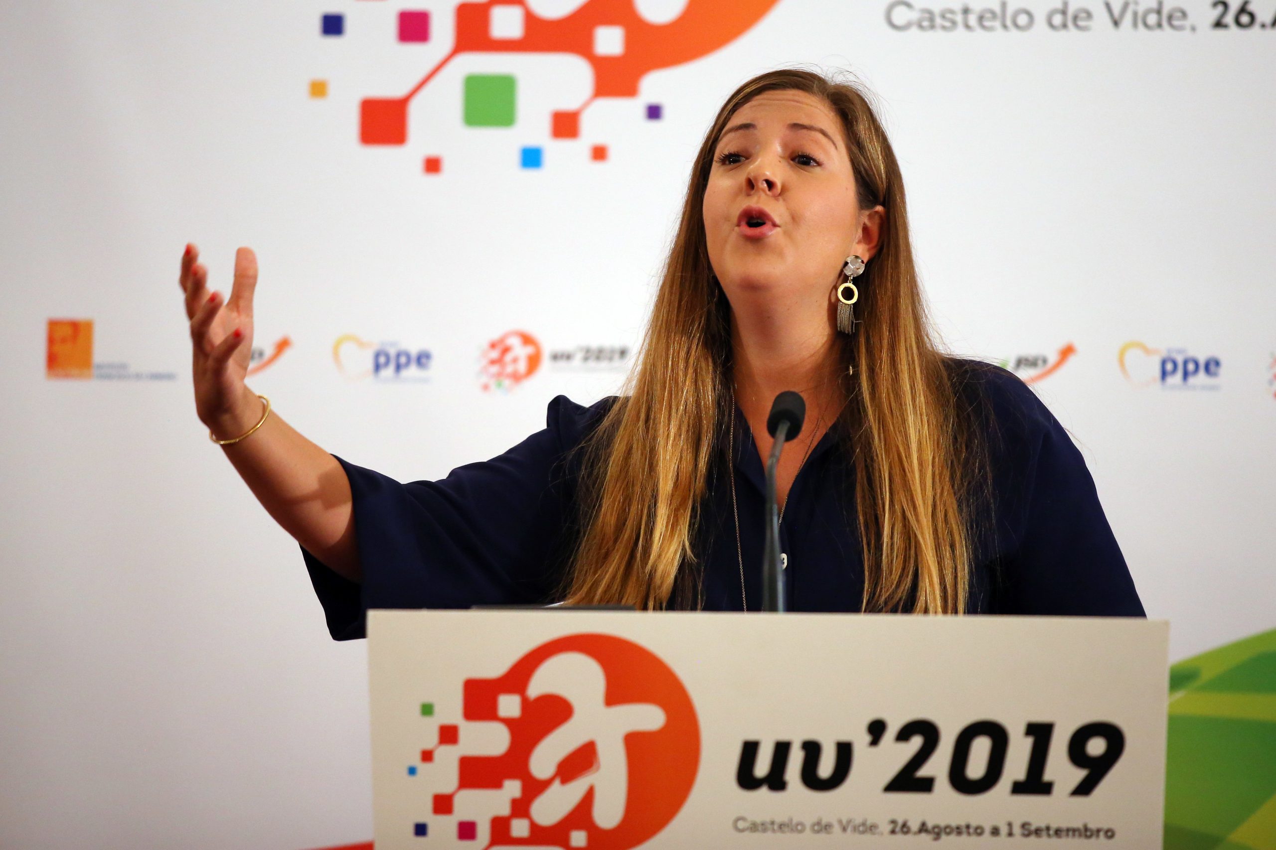 Líder da JSD votará contra fim de debates quinzenais e pede levantamento da disciplina de voto