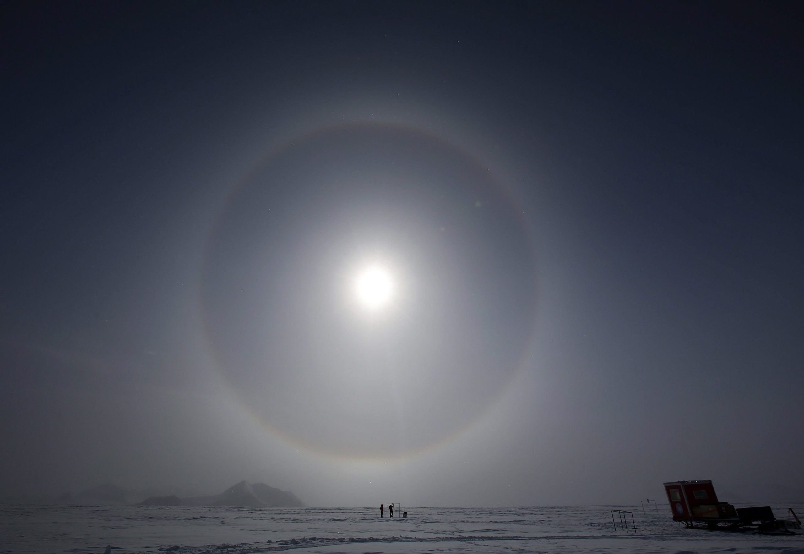 Limitar o aquecimento global a um aumento de 1,5 graus reduziria significativamente os riscos para humanos, revela estudo