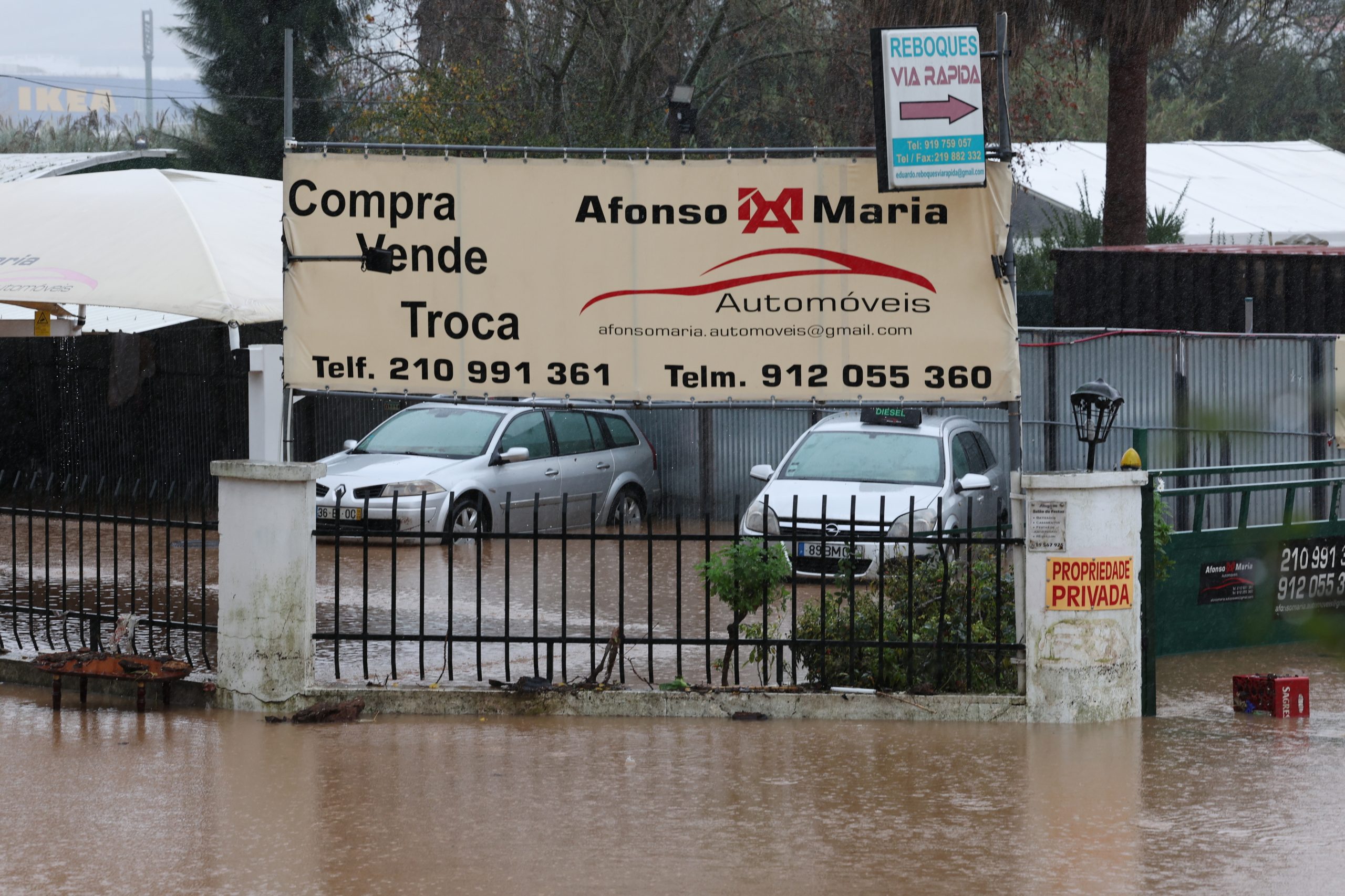 Mau tempo: Em Loures calculam-se prejuízos e procuram-se alternativas para atravessar um concelho alagado