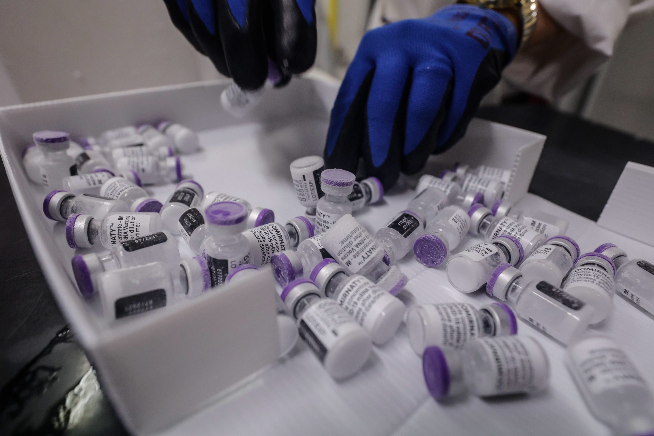 EMA pronuncia-se esta tarde sobre relação da vacina AstraZeneca com formação de coágulos
