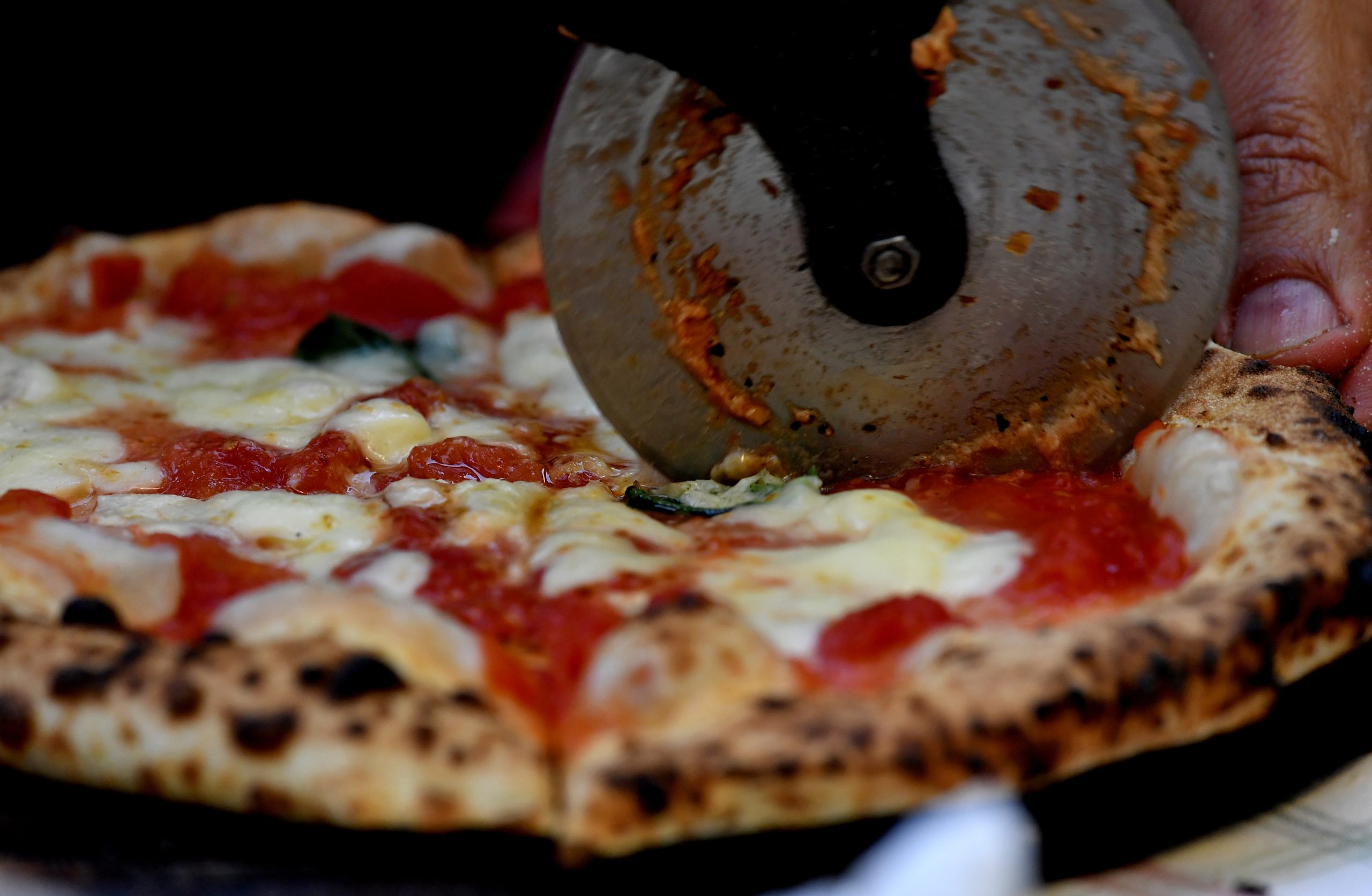 Comer e não pagar? Turistas francesas acordadas com a conta à porta após fuga de restaurante italiano