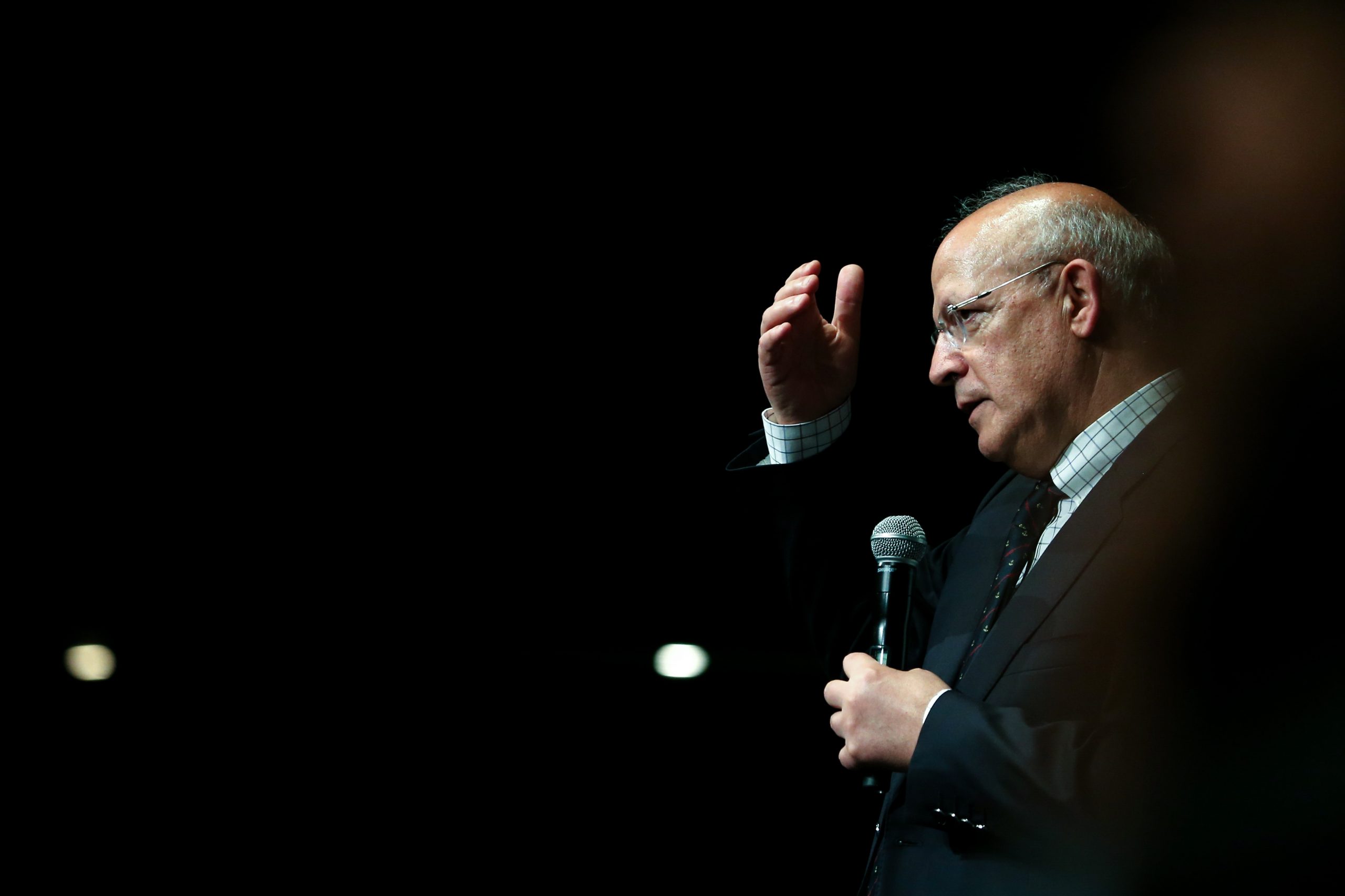 Santos Silva afasta crescimento de “preconceitos anti-imigração” em Portugal