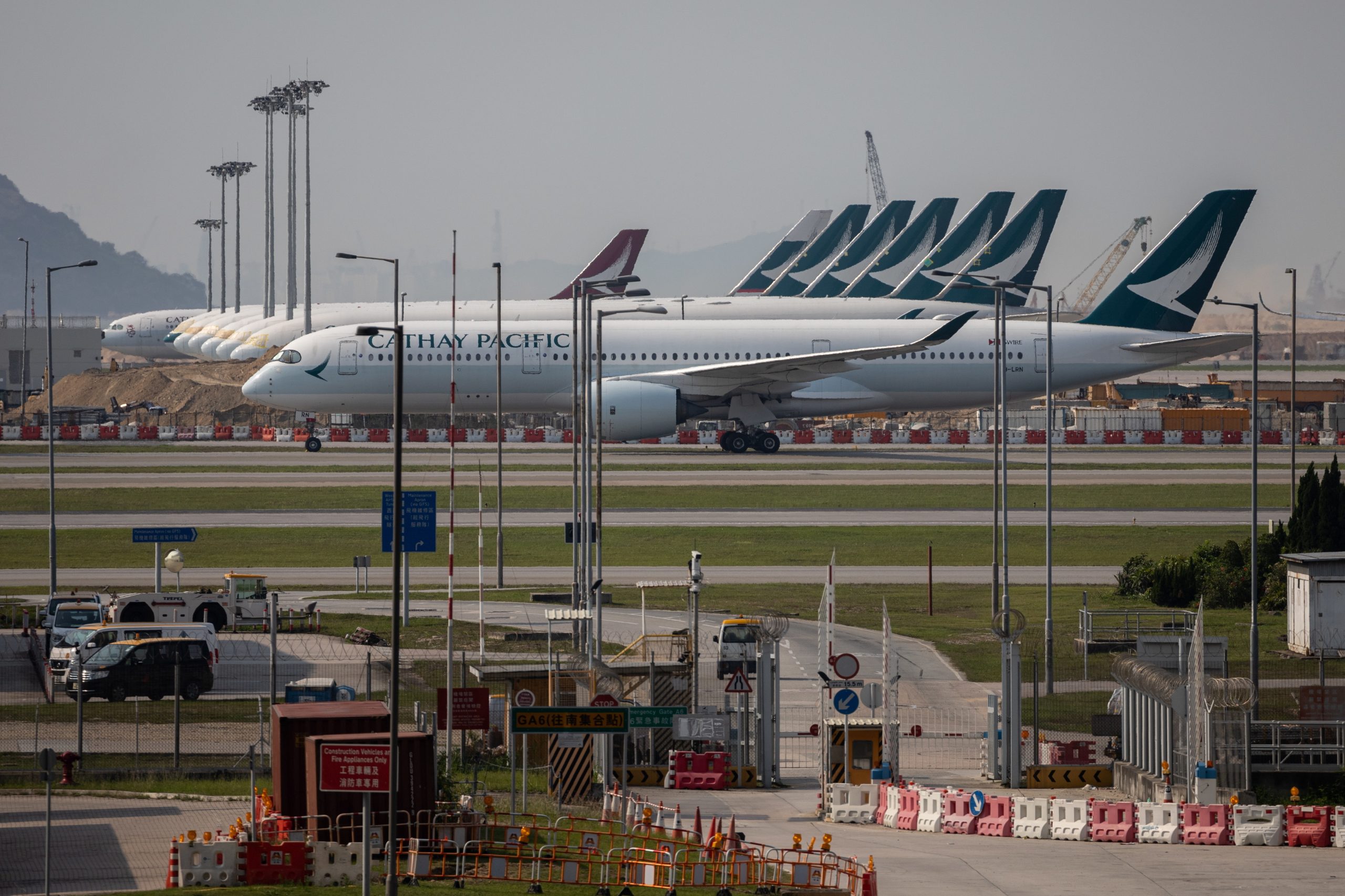 Cathay Pacific proíbe casal de Hong Kong de viajar na companhia aérea devido a discussão por banco reclinado