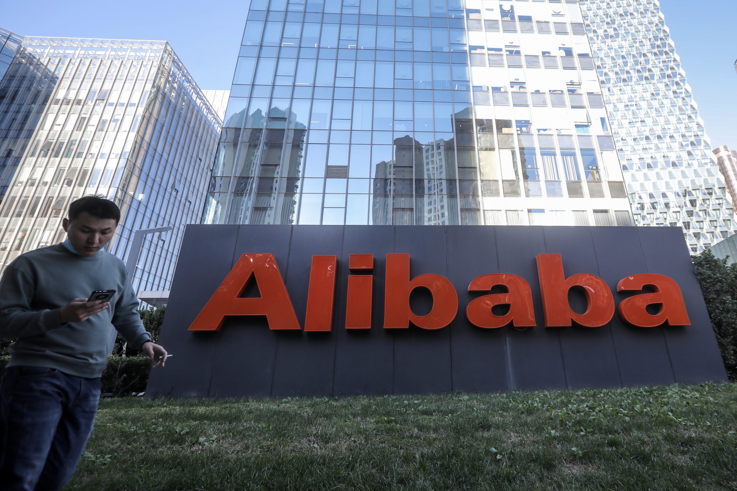 Lucros do grupo Alibaba caem mais de 95% entre abril e setembro
